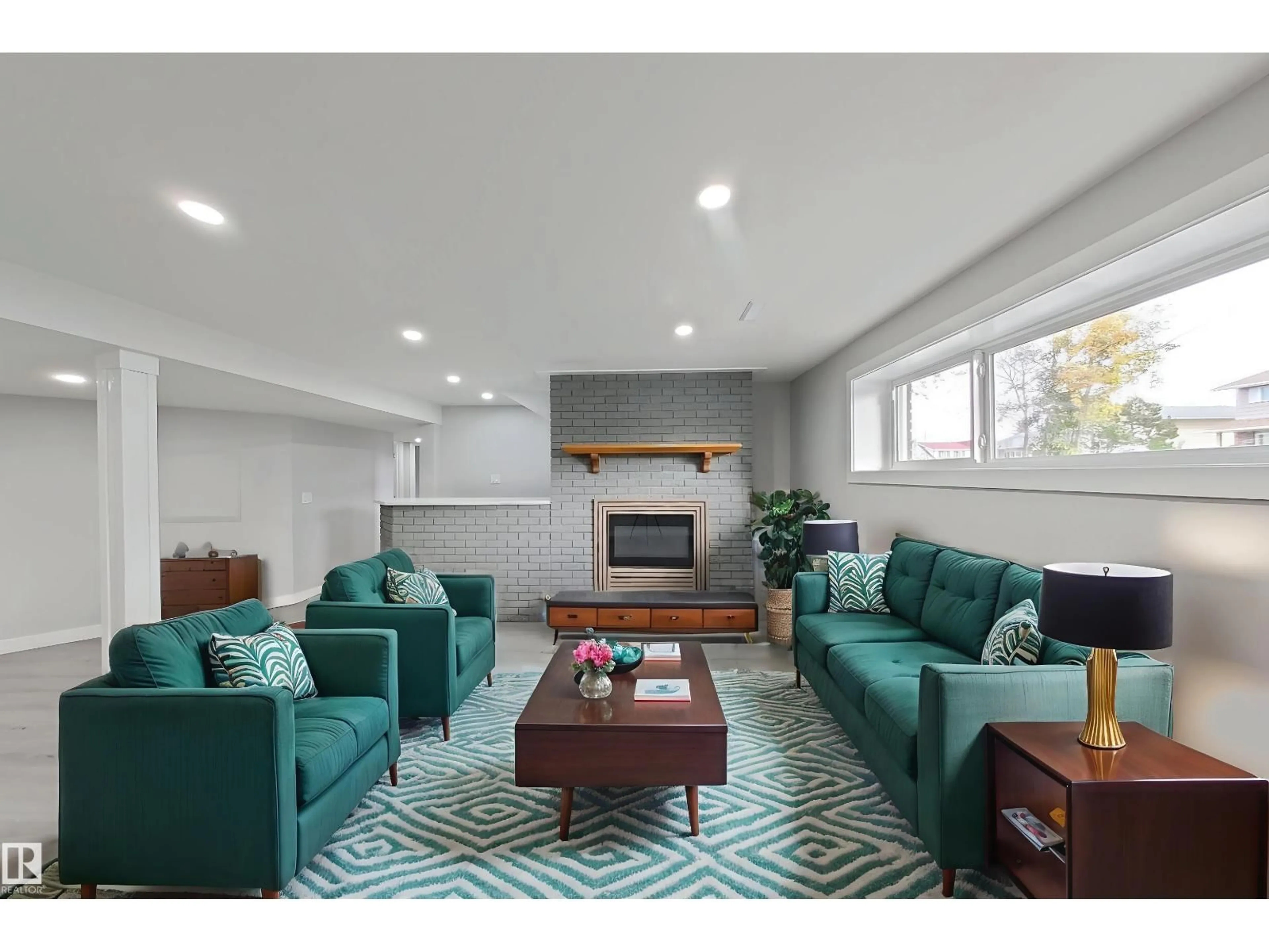 Living room with furniture, unknown for 18429 91 AVE NW, Edmonton Alberta T5T1N8