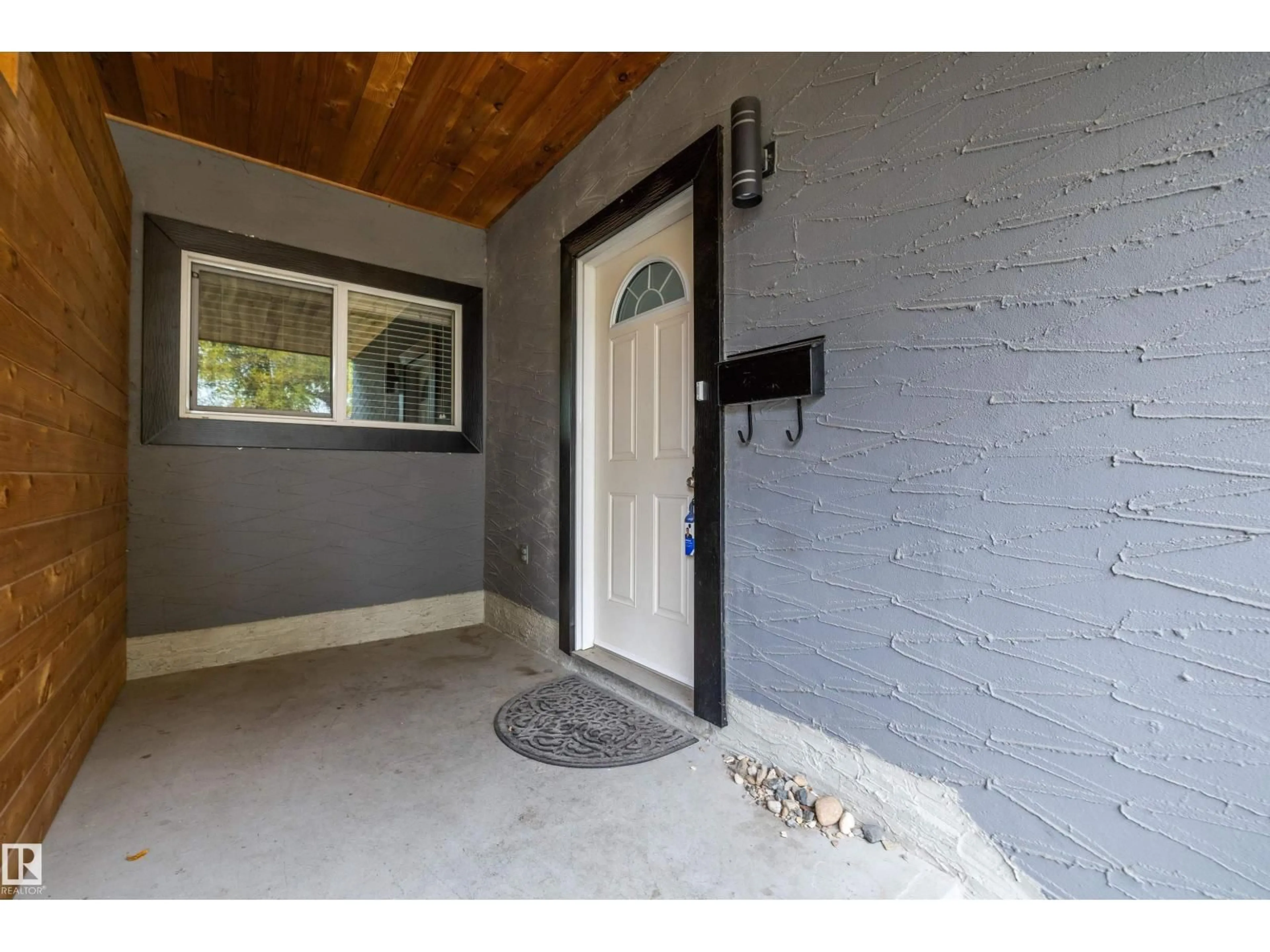 Indoor entryway for NW - 10409 148 ST, Edmonton Alberta T5N3G7