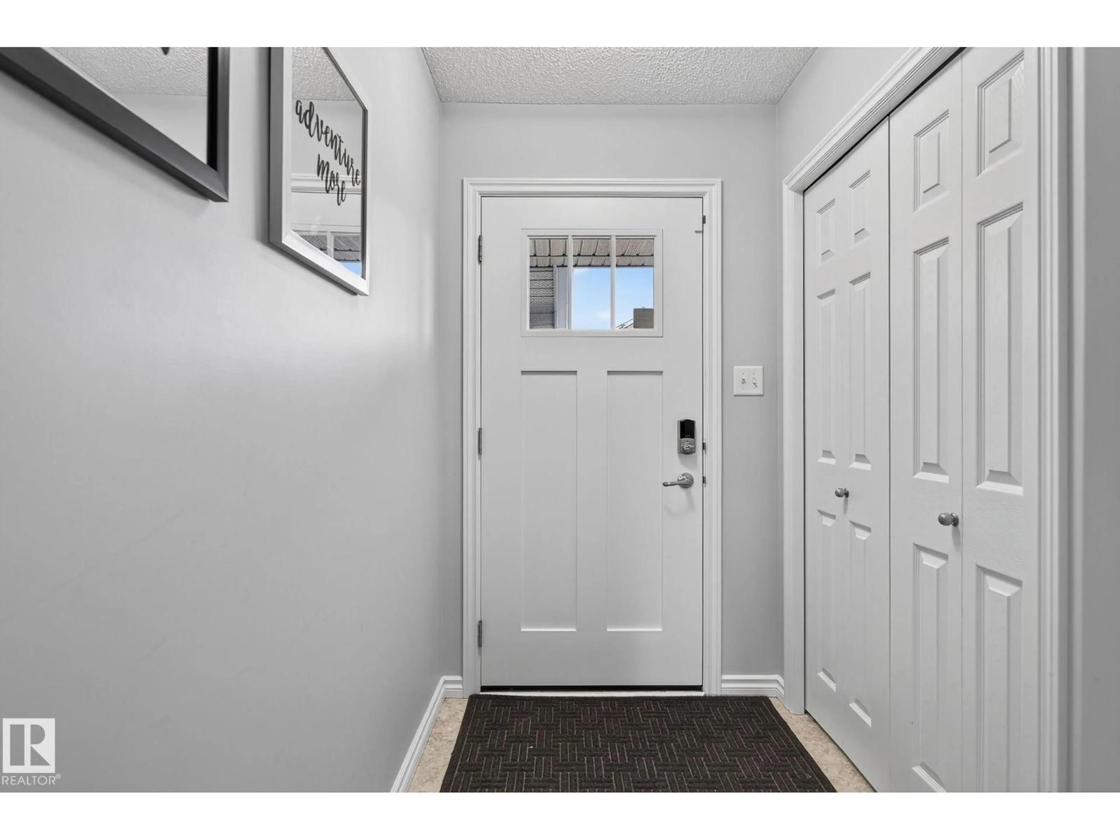 Indoor entryway for 527 EBBERS WY, Edmonton Alberta T5Y3T8