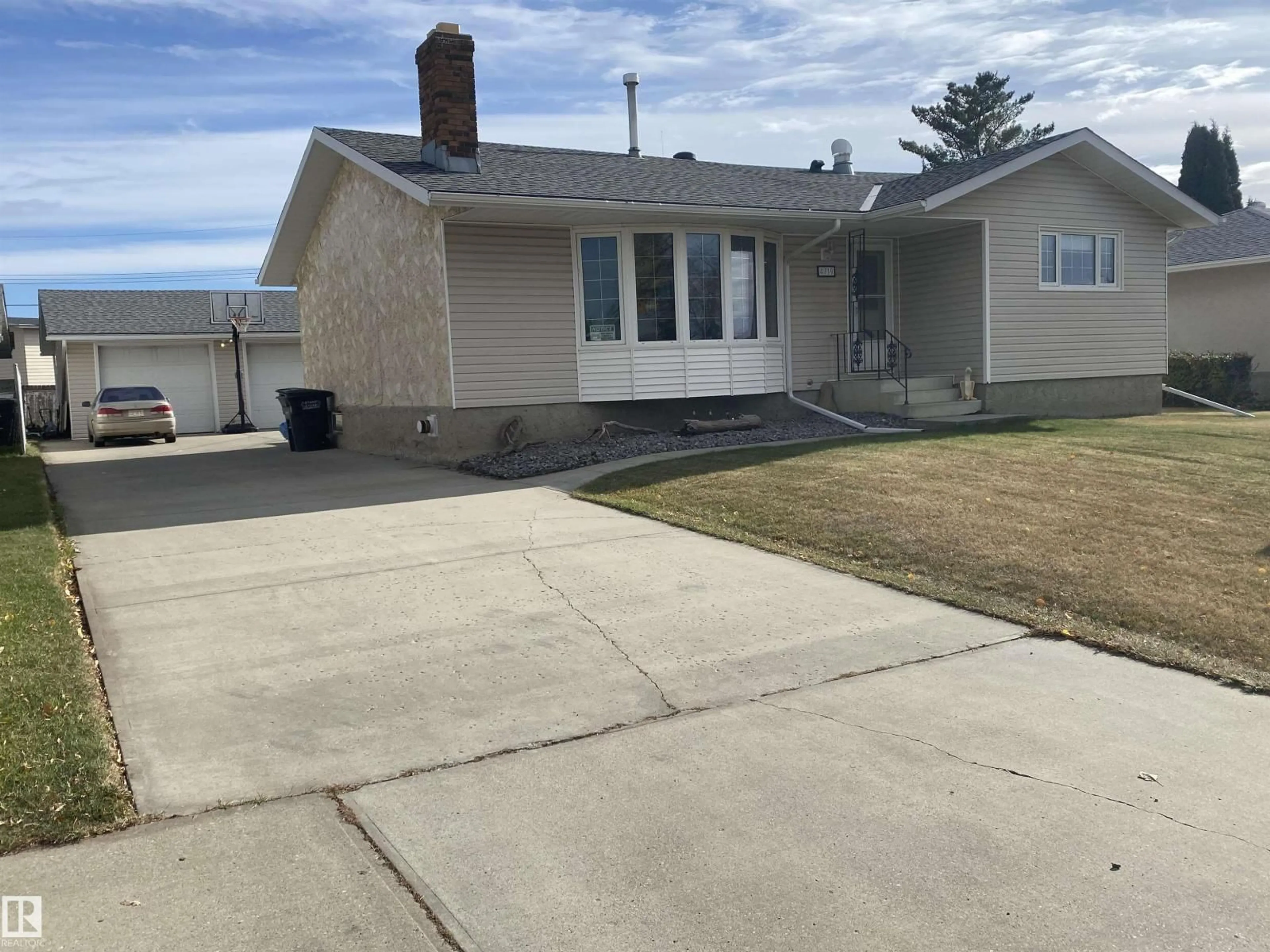 A pic from outside/outdoor area/front of a property/back of a property/a pic from drone, street for 4719 47 ST, Gibbons Alberta T0A1N0