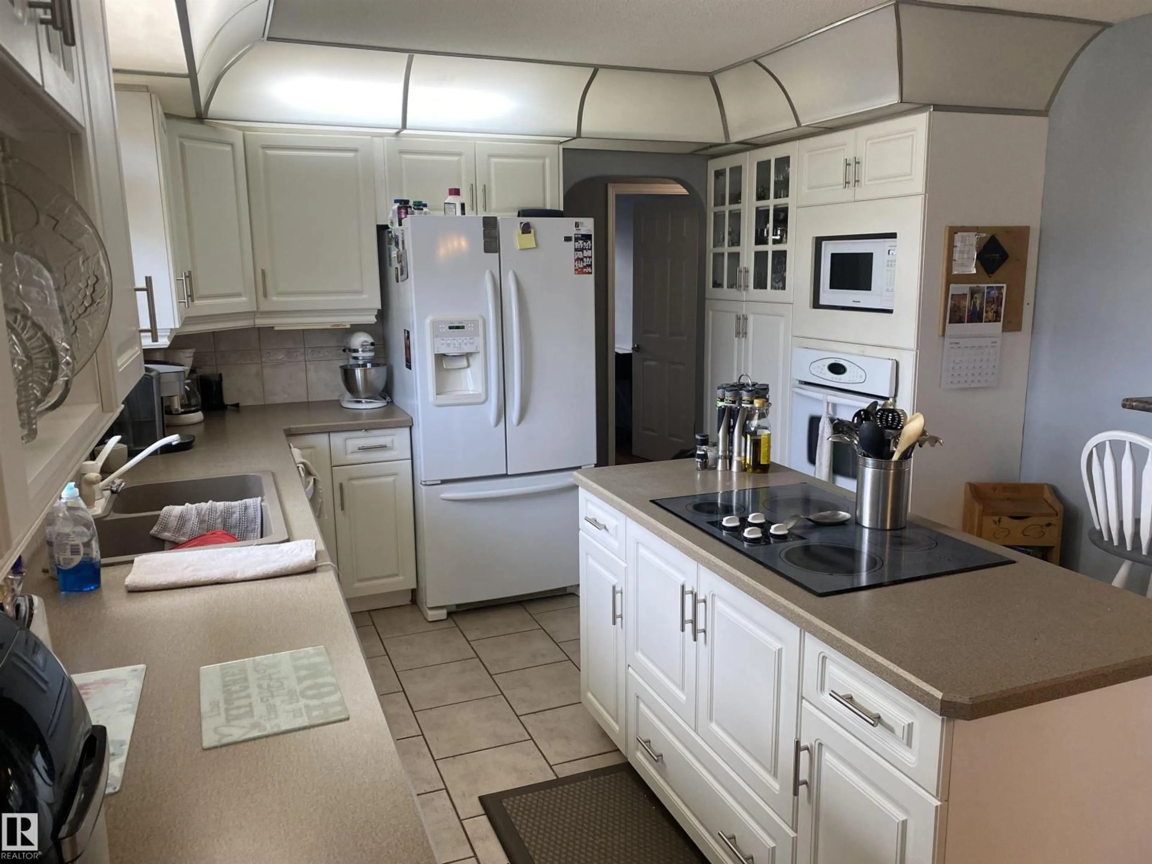 Standard kitchen, unknown for 4719 47 ST, Gibbons Alberta T0A1N0