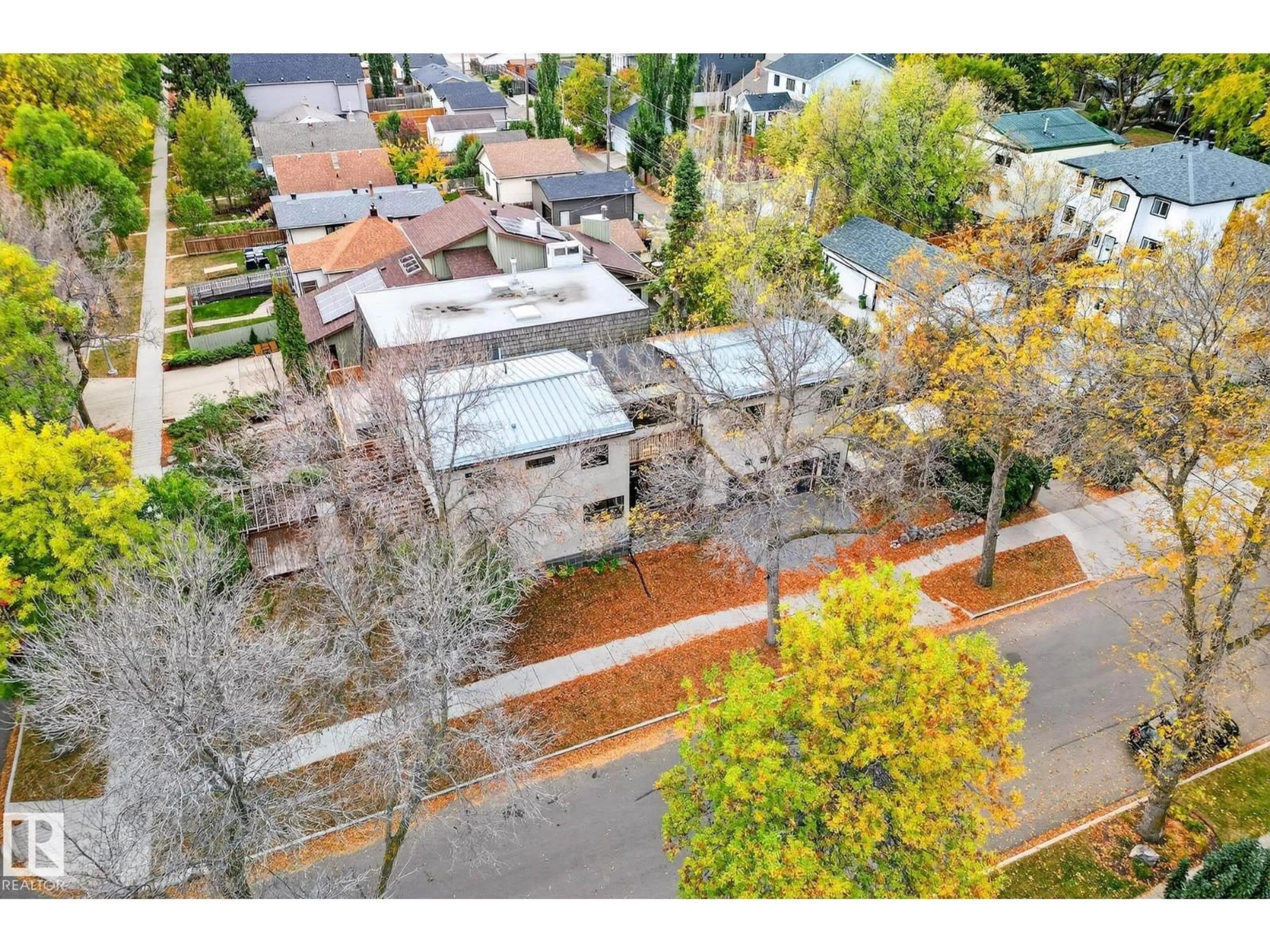 A pic from outside/outdoor area/front of a property/back of a property/a pic from drone, street for 8860 93 ST, Edmonton Alberta T6C3T1