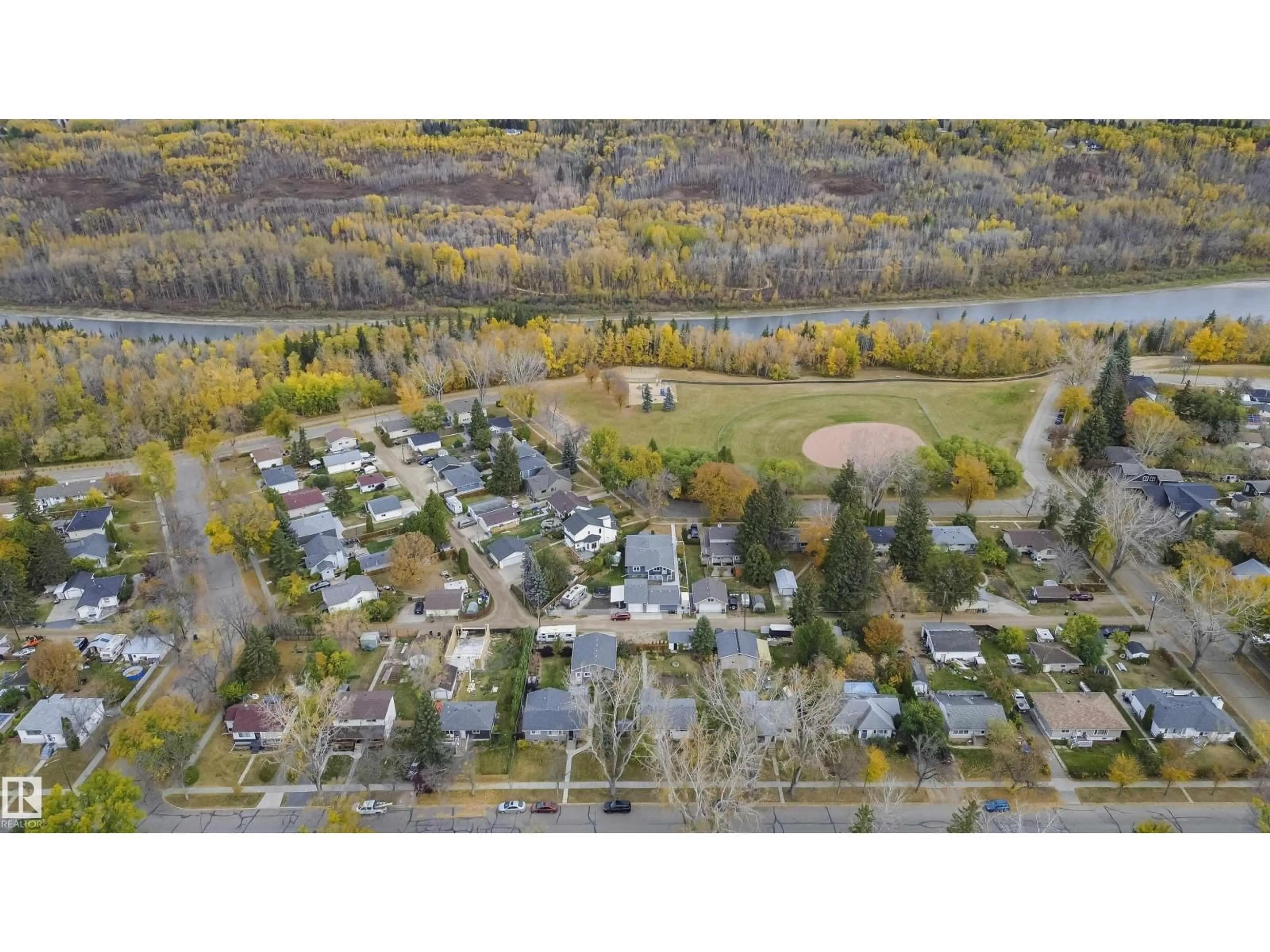 A pic from outside/outdoor area/front of a property/back of a property/a pic from drone, unknown for 54 SASKATCHEWAN, Devon Alberta T9E1E4