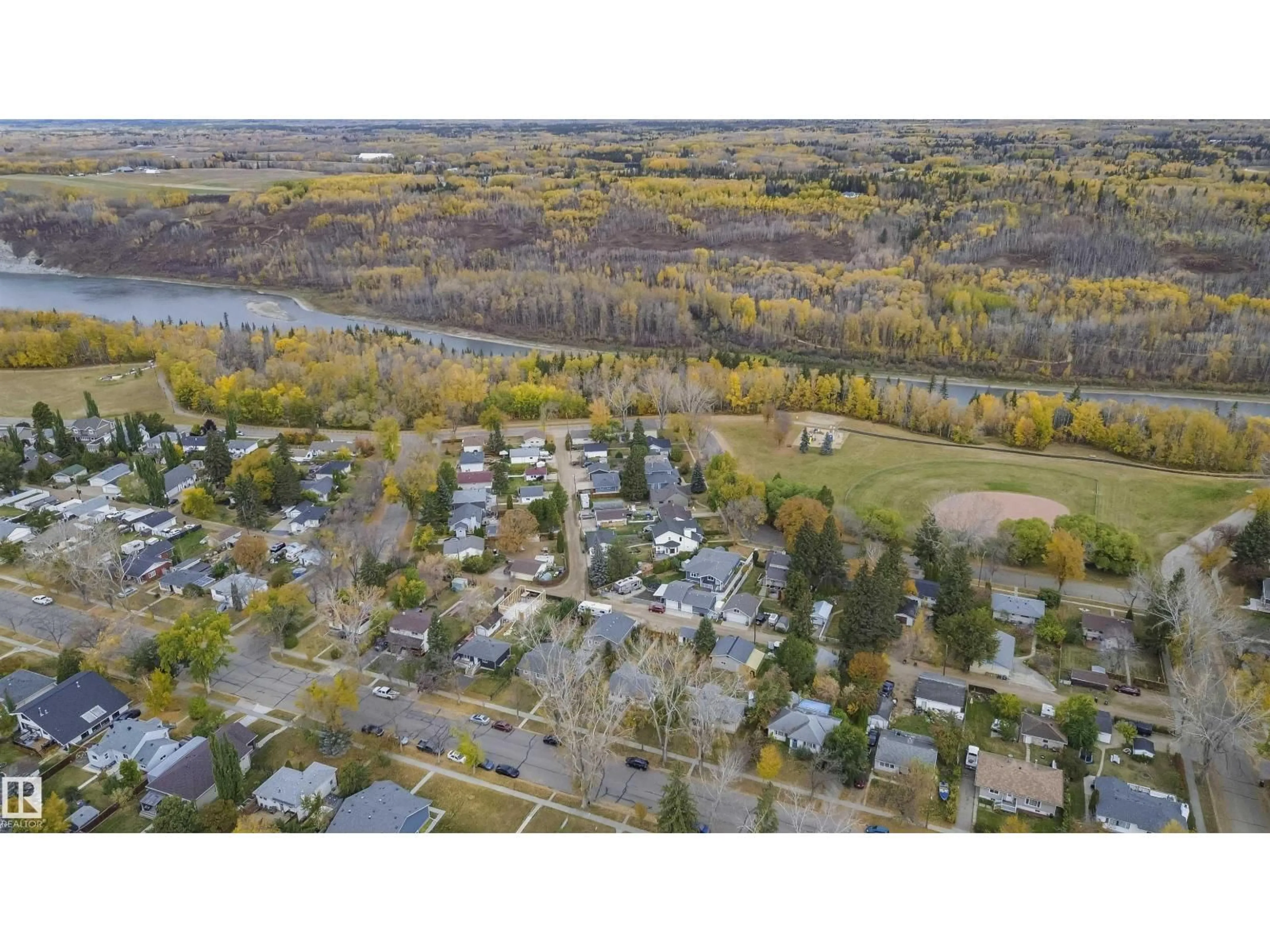 A pic from outside/outdoor area/front of a property/back of a property/a pic from drone, unknown for 54 SASKATCHEWAN, Devon Alberta T9E1E4