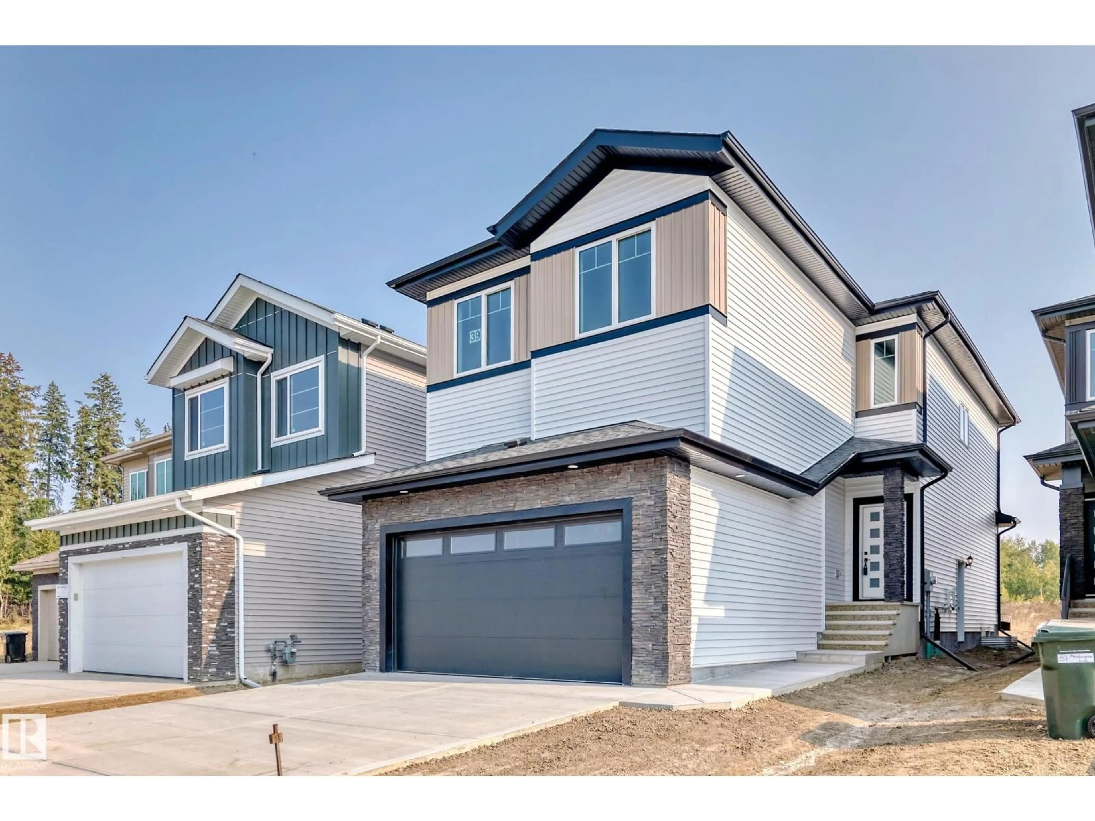 Home with vinyl exterior material, street for 39 MEADOWGROVE LN, Spruce Grove Alberta T7X0W2