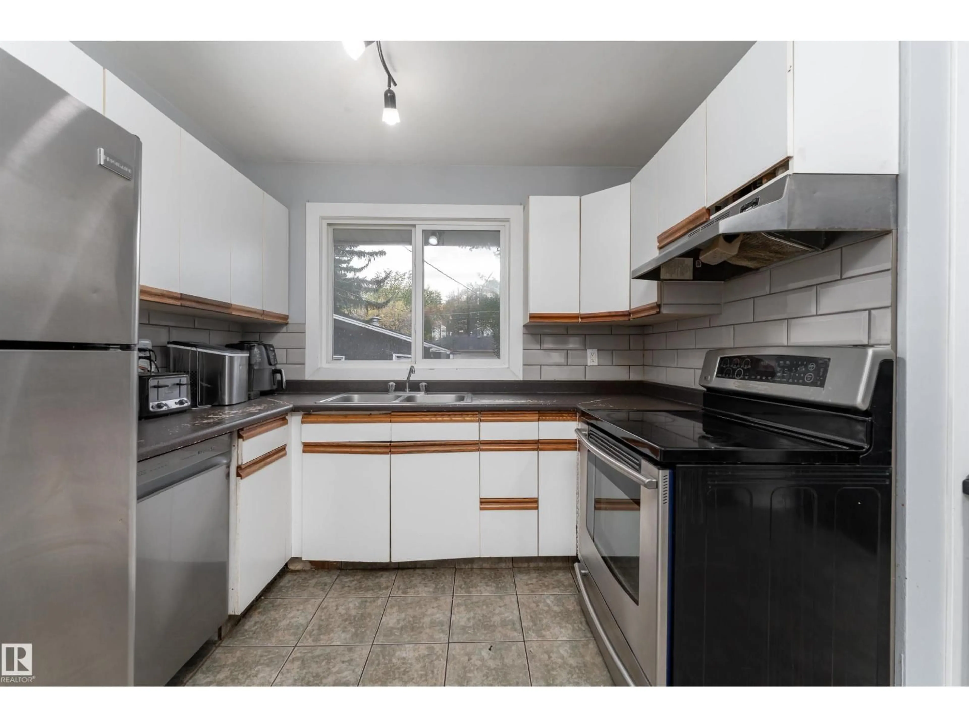 Standard kitchen, unknown for 12316 140 ST, Edmonton Alberta T5L2C8