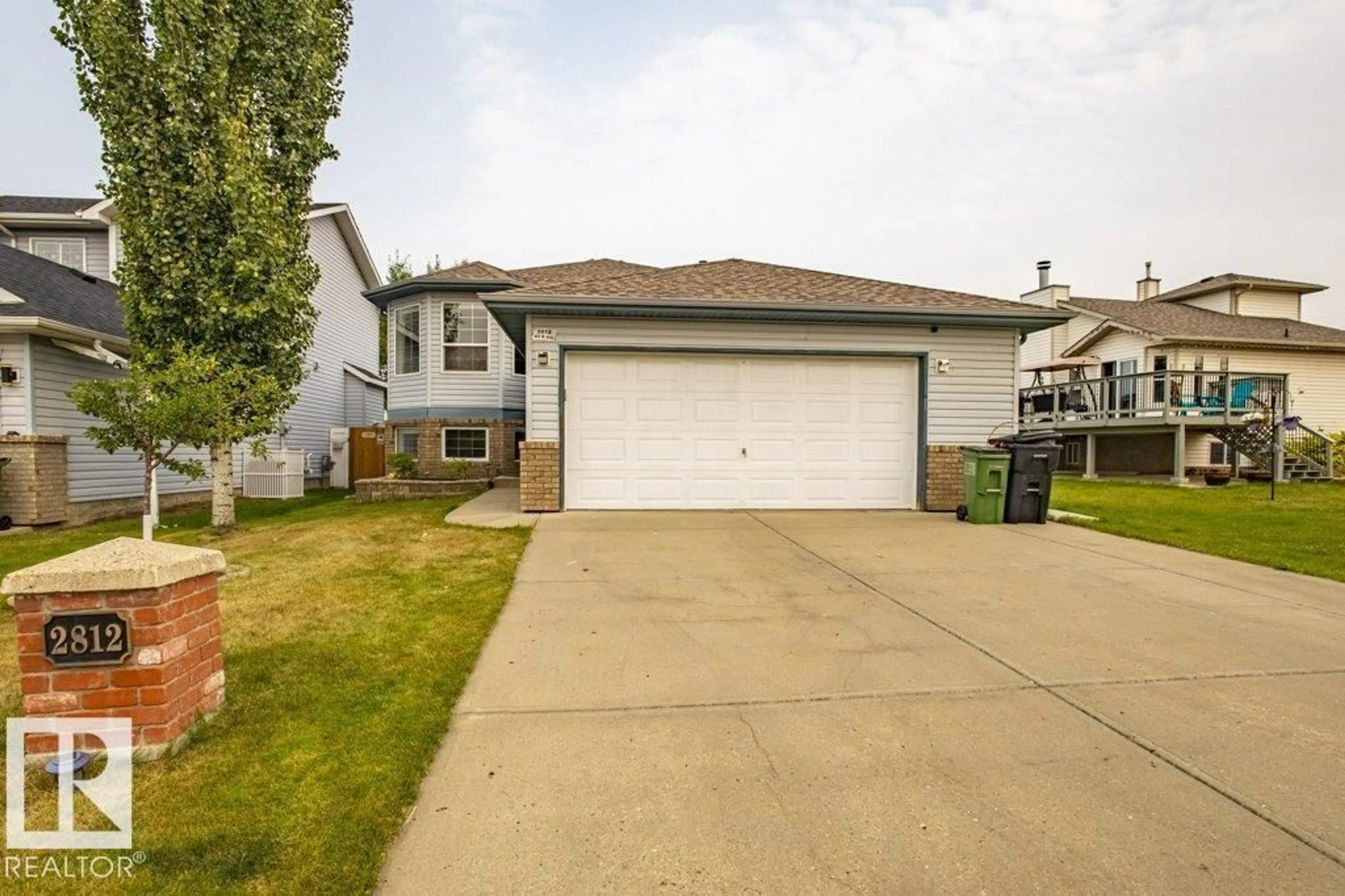 Home with vinyl exterior material, street for 2812 40A AV NW, Edmonton Alberta T6T1L7