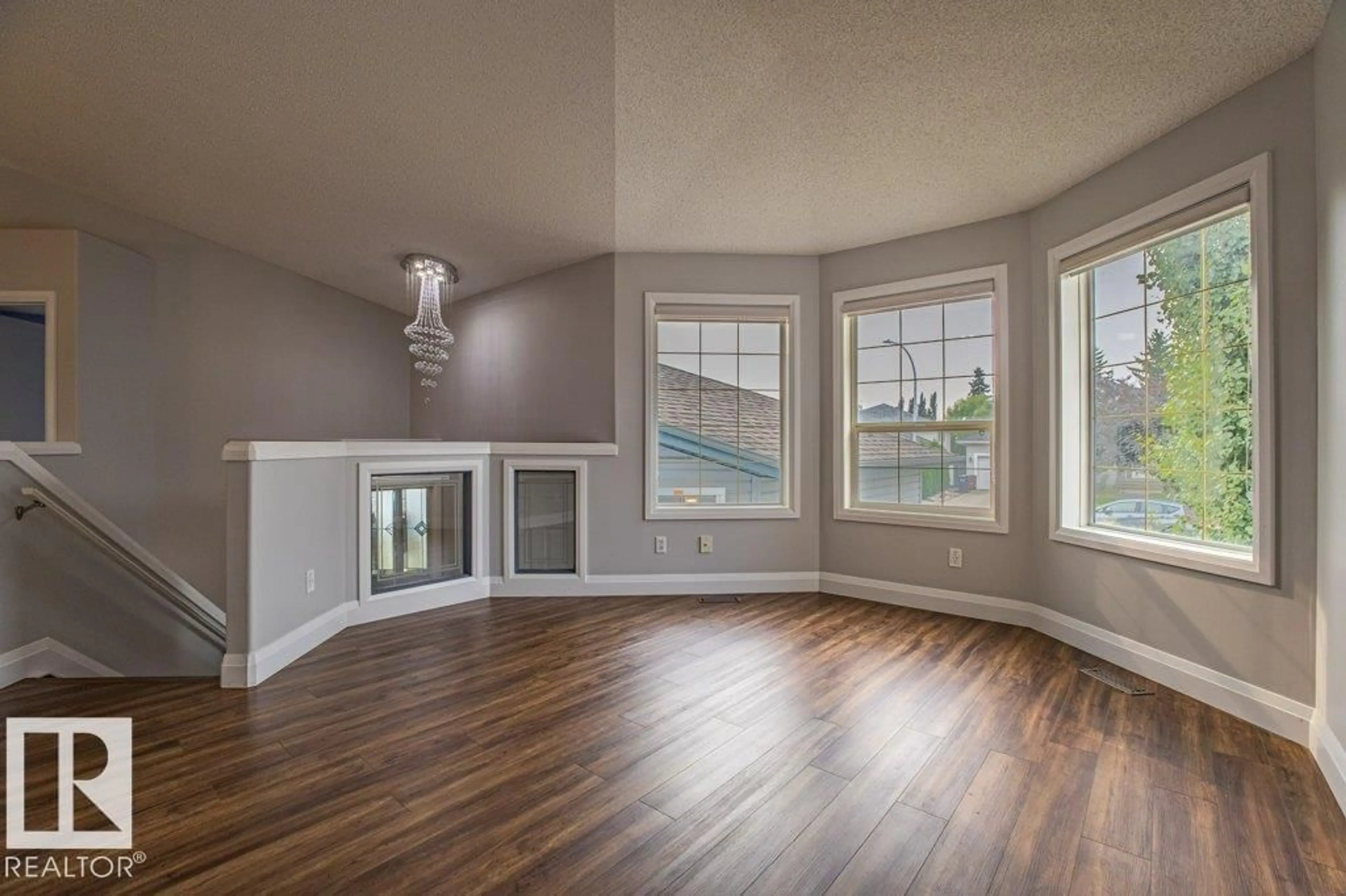 Unknown for 2812 40A AV NW, Edmonton Alberta T6T1L7