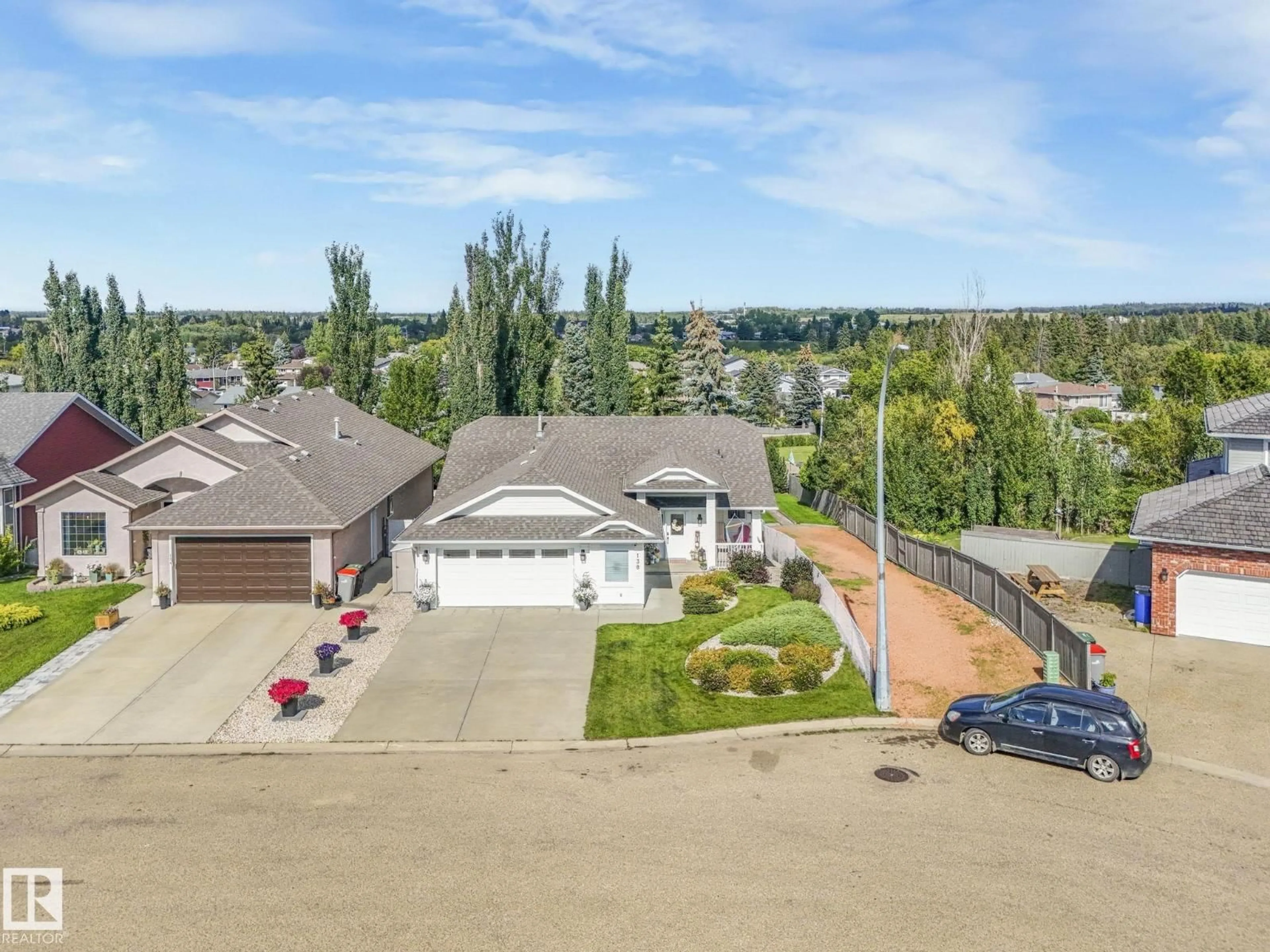 A pic from outside/outdoor area/front of a property/back of a property/a pic from drone, unknown for 138 PIPESTONE MANOR, Millet Alberta T0C1Z0