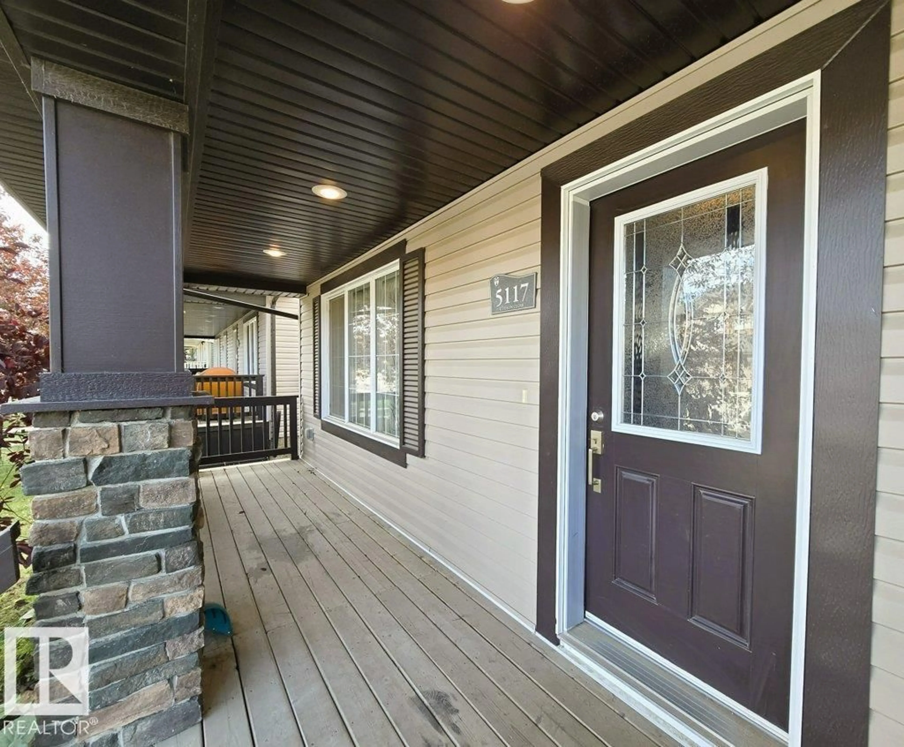 Indoor entryway for 5117 GODSON CLOSE, Edmonton Alberta T5T4P7