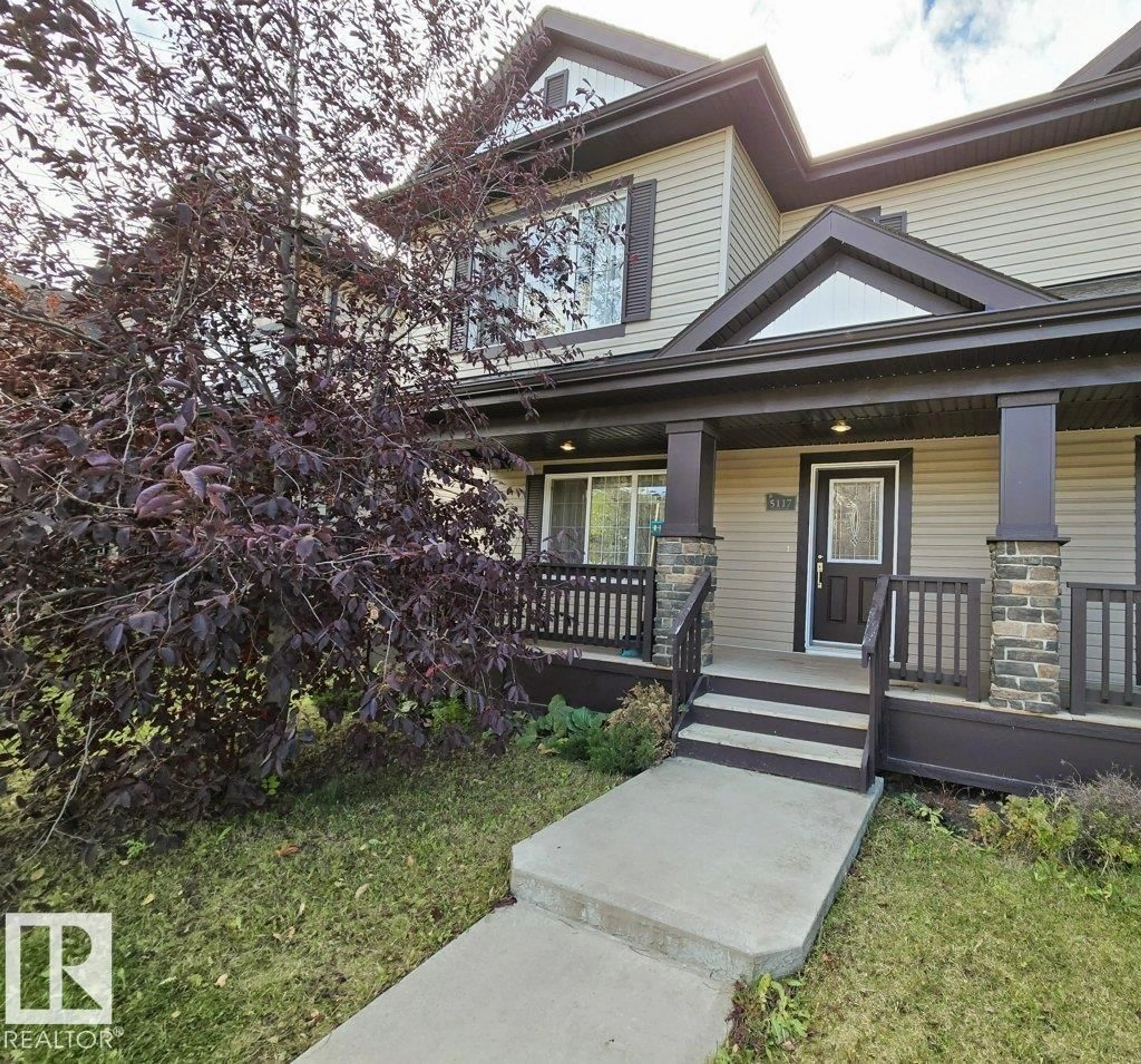 Home with vinyl exterior material, street for 5117 GODSON CLOSE, Edmonton Alberta T5T4P7