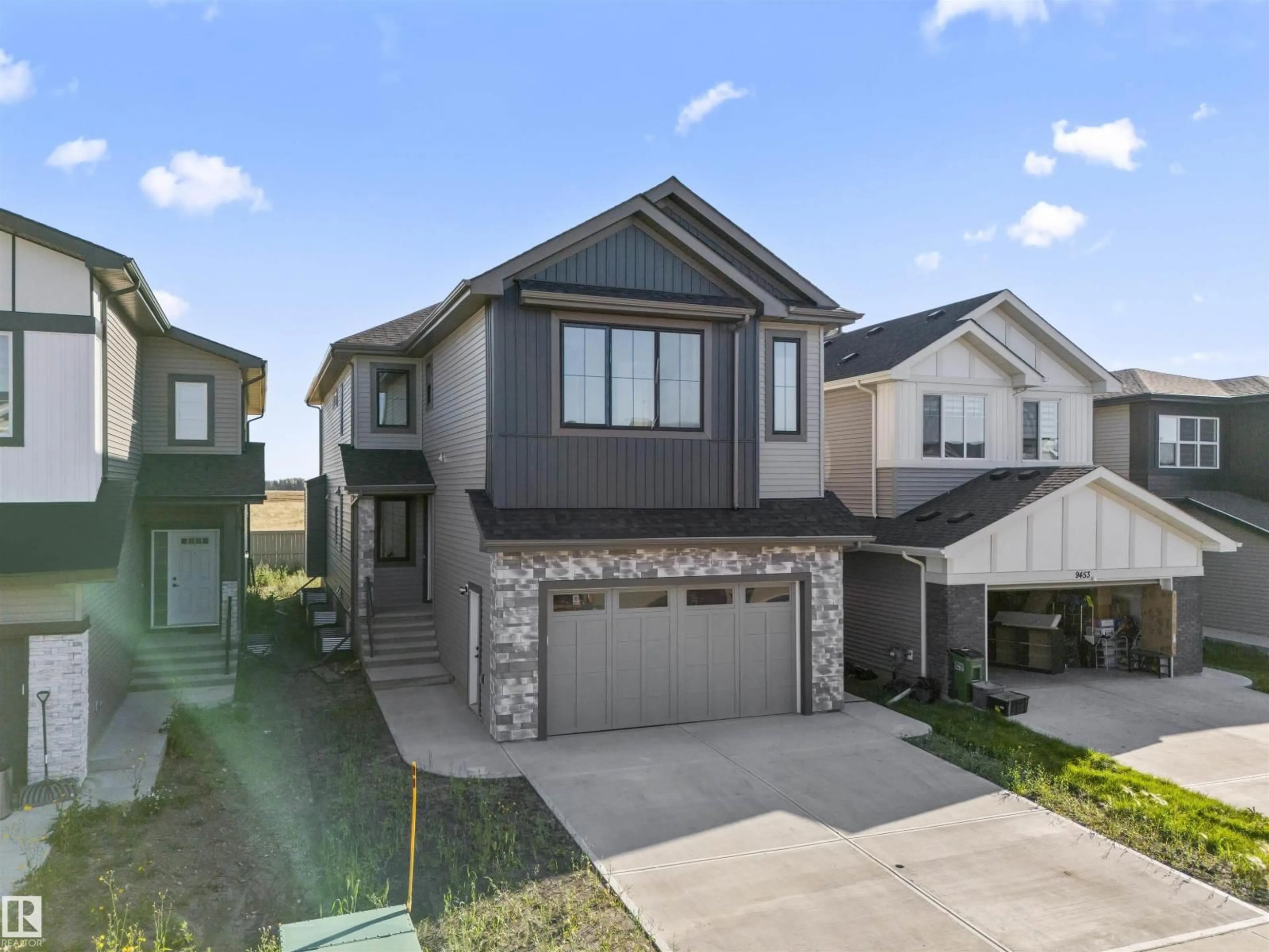 Home with vinyl exterior material, street for 9451 PEAR CRESCENT, Edmonton Alberta T6X2Z5