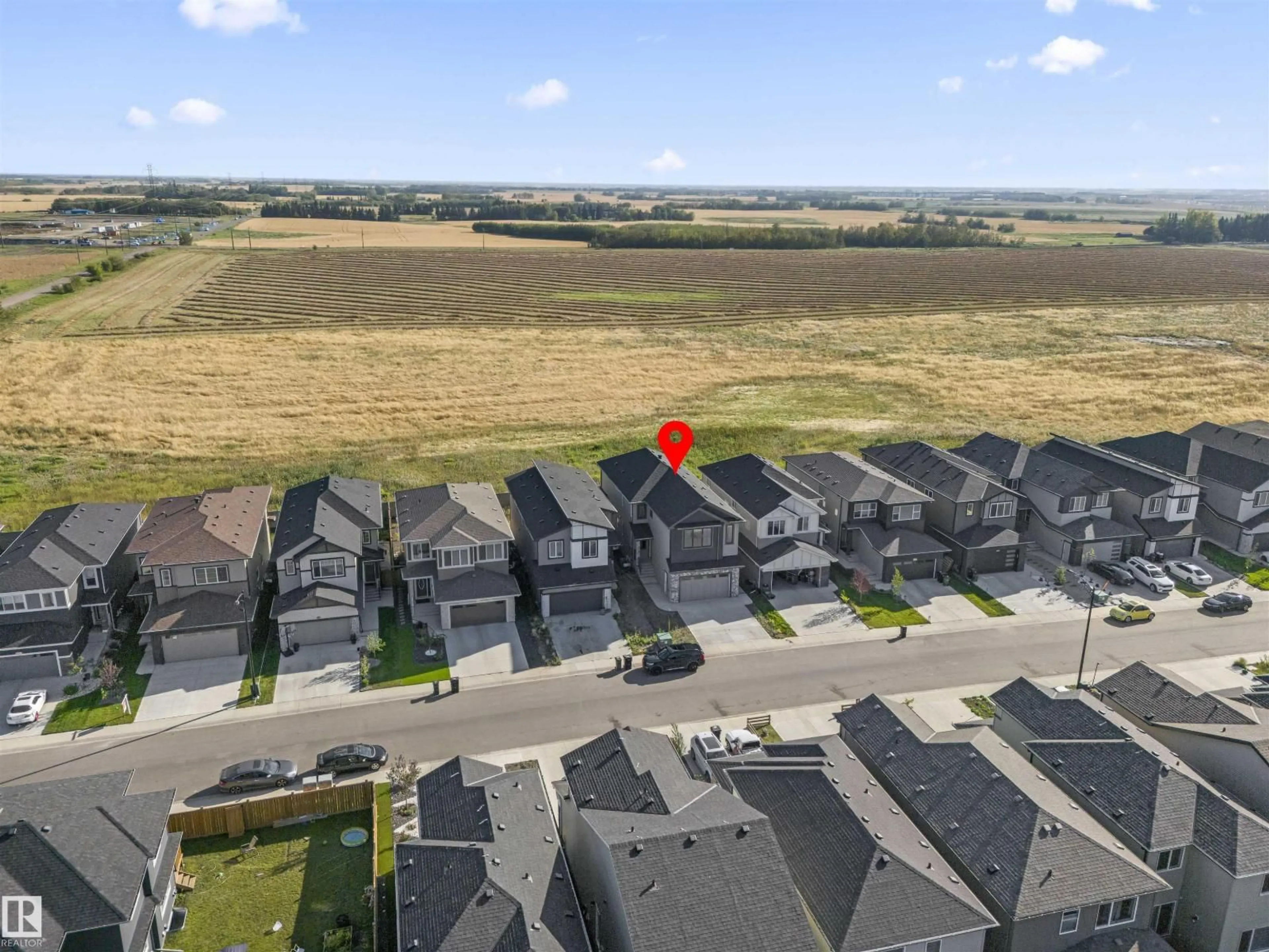 A pic from outside/outdoor area/front of a property/back of a property/a pic from drone, unknown for 9451 PEAR CRESCENT, Edmonton Alberta T6X2Z5