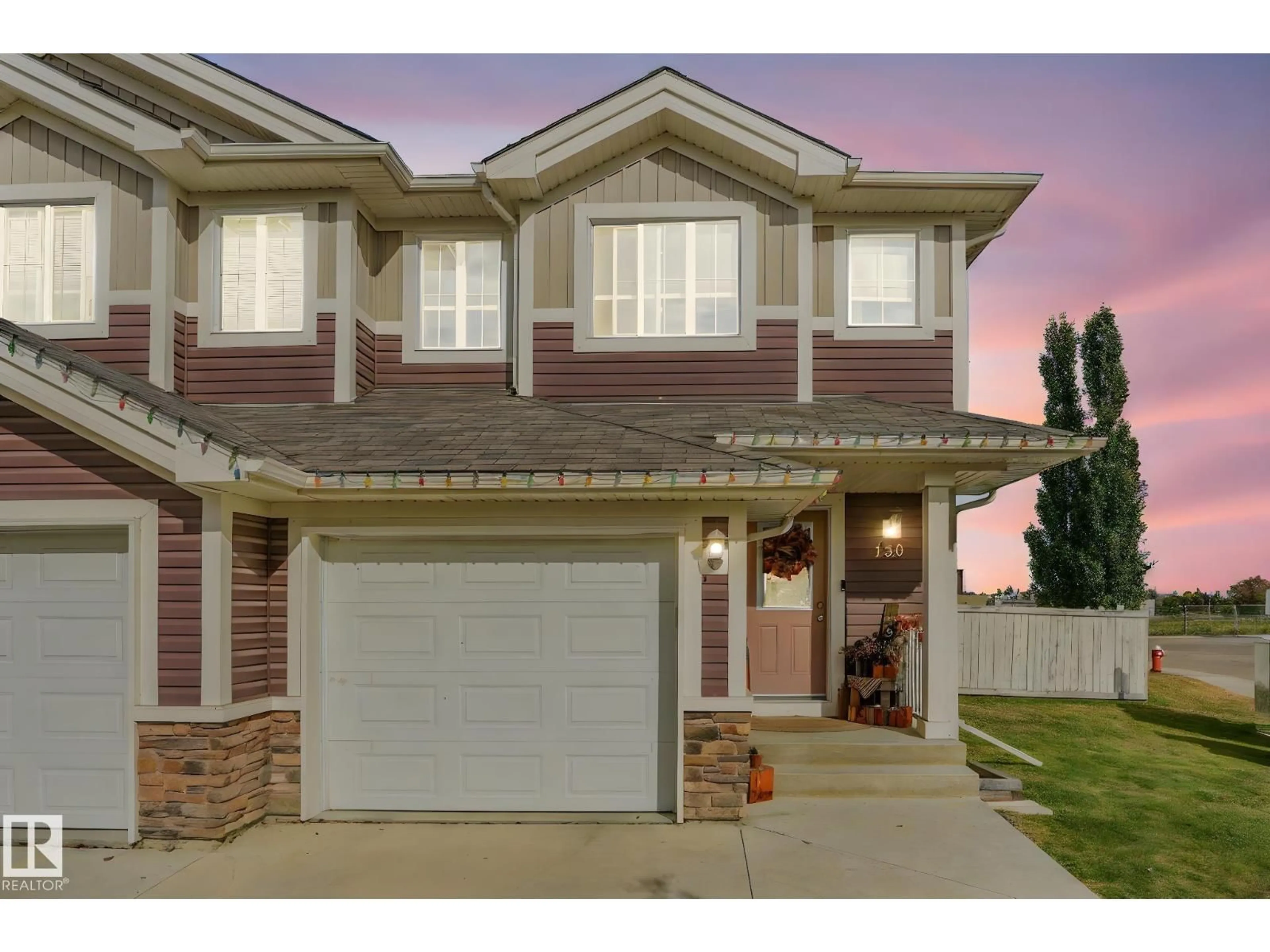 Home with vinyl exterior material, street for 130 WILLOW EN, Stony Plain Alberta T7Z0H7