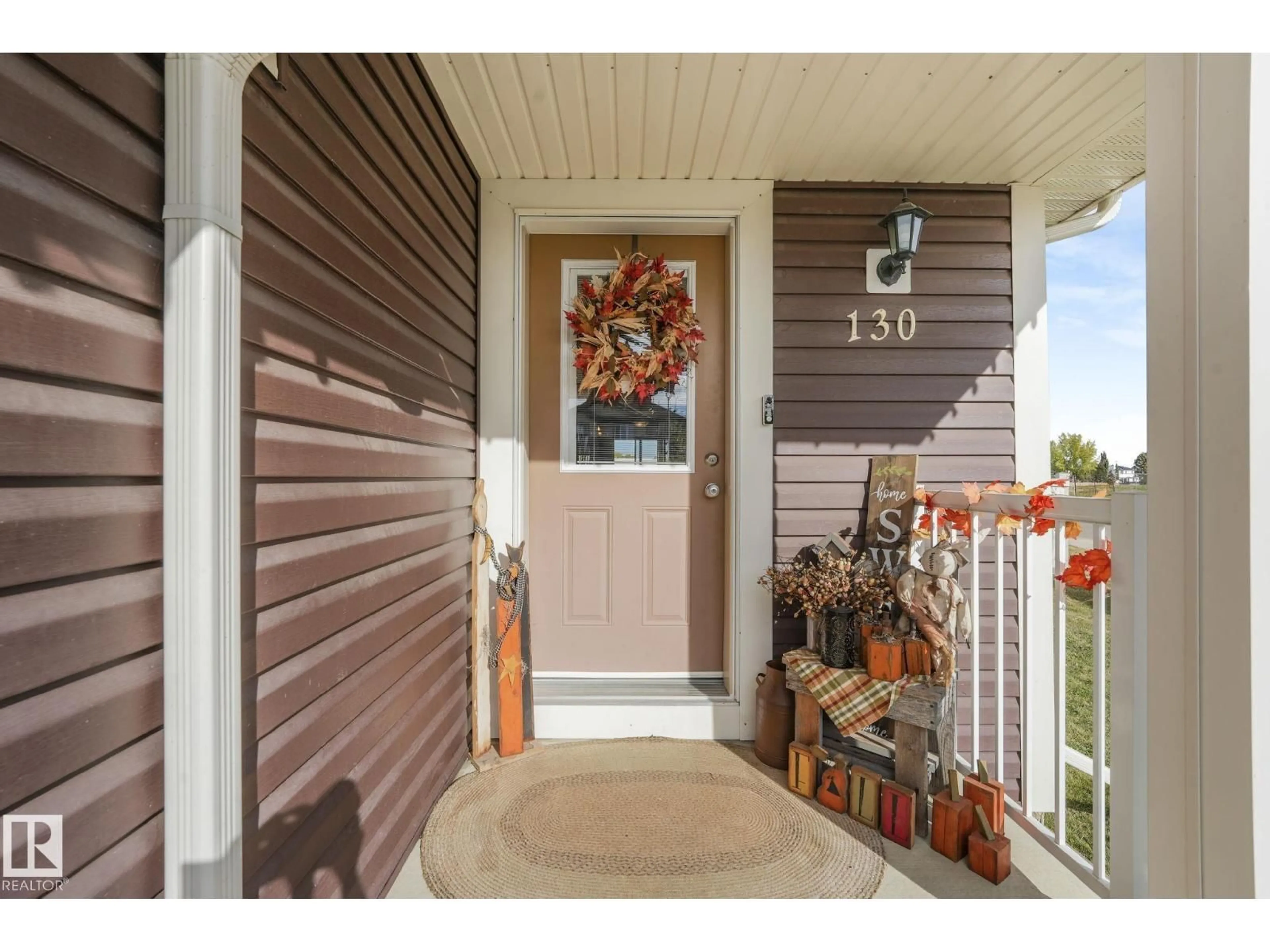 Indoor entryway for 130 WILLOW EN, Stony Plain Alberta T7Z0H7