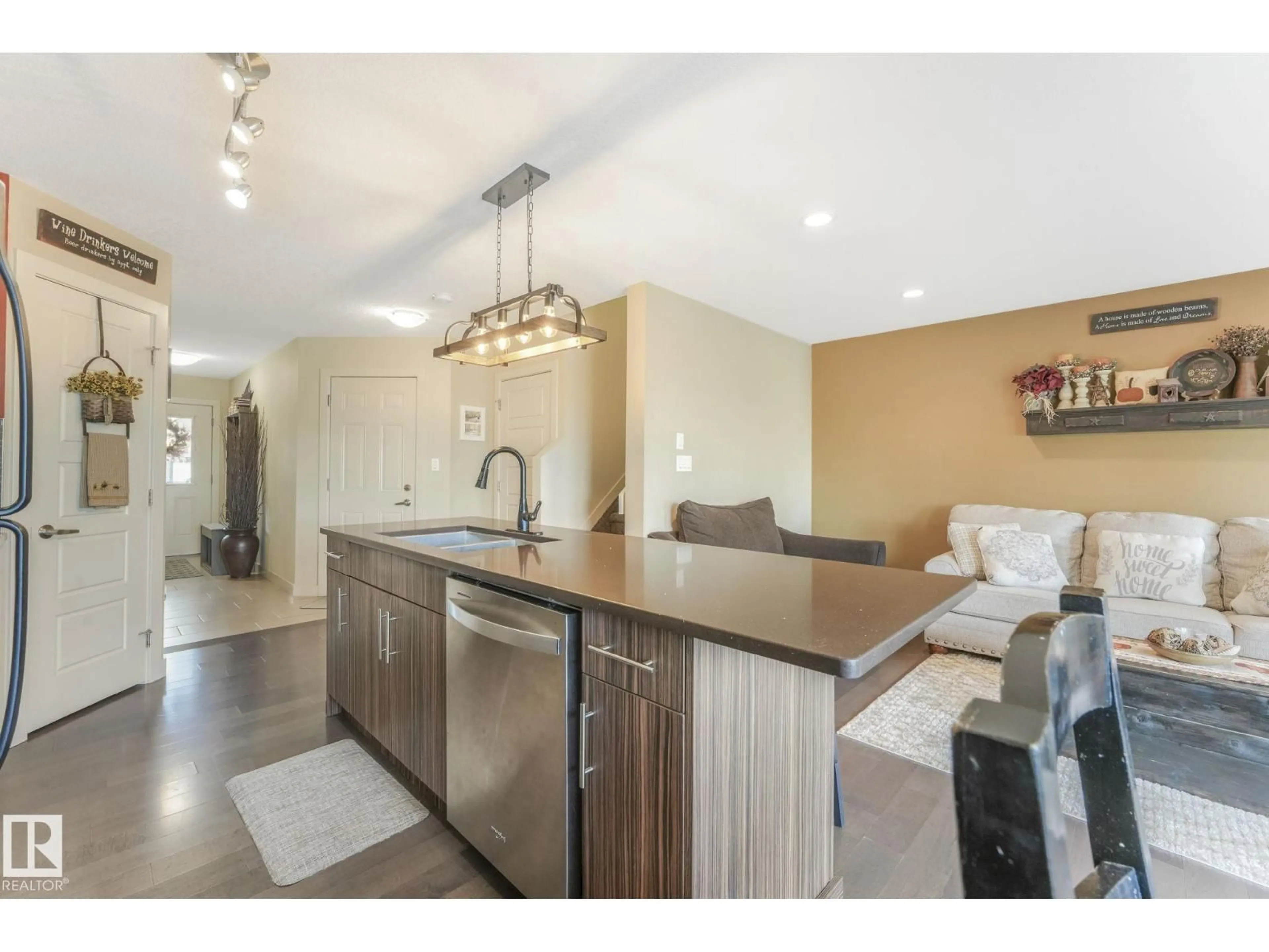 Open concept kitchen, ceramic/tile floor for 130 WILLOW EN, Stony Plain Alberta T7Z0H7