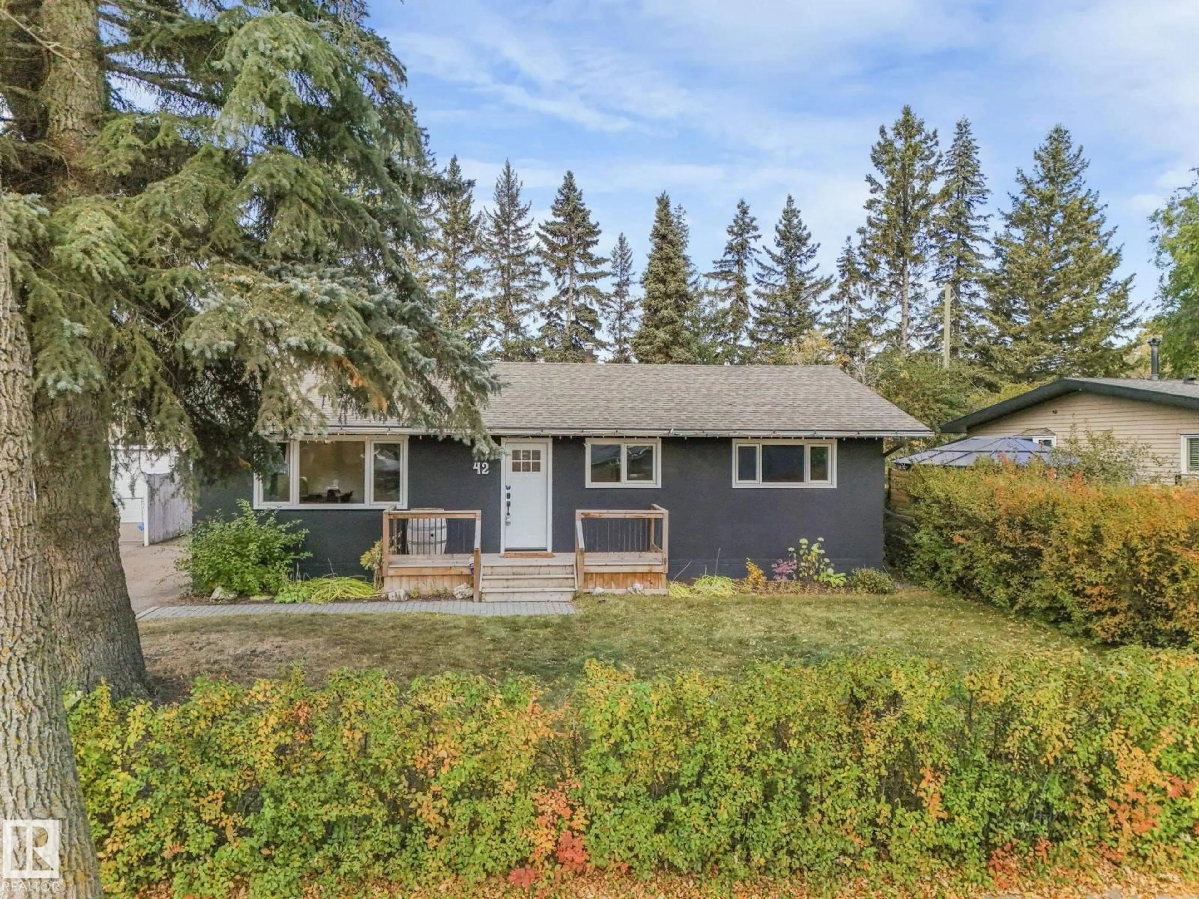 Home with vinyl exterior material, street for 42 SONORA DR, St. Albert Alberta T8N0L5