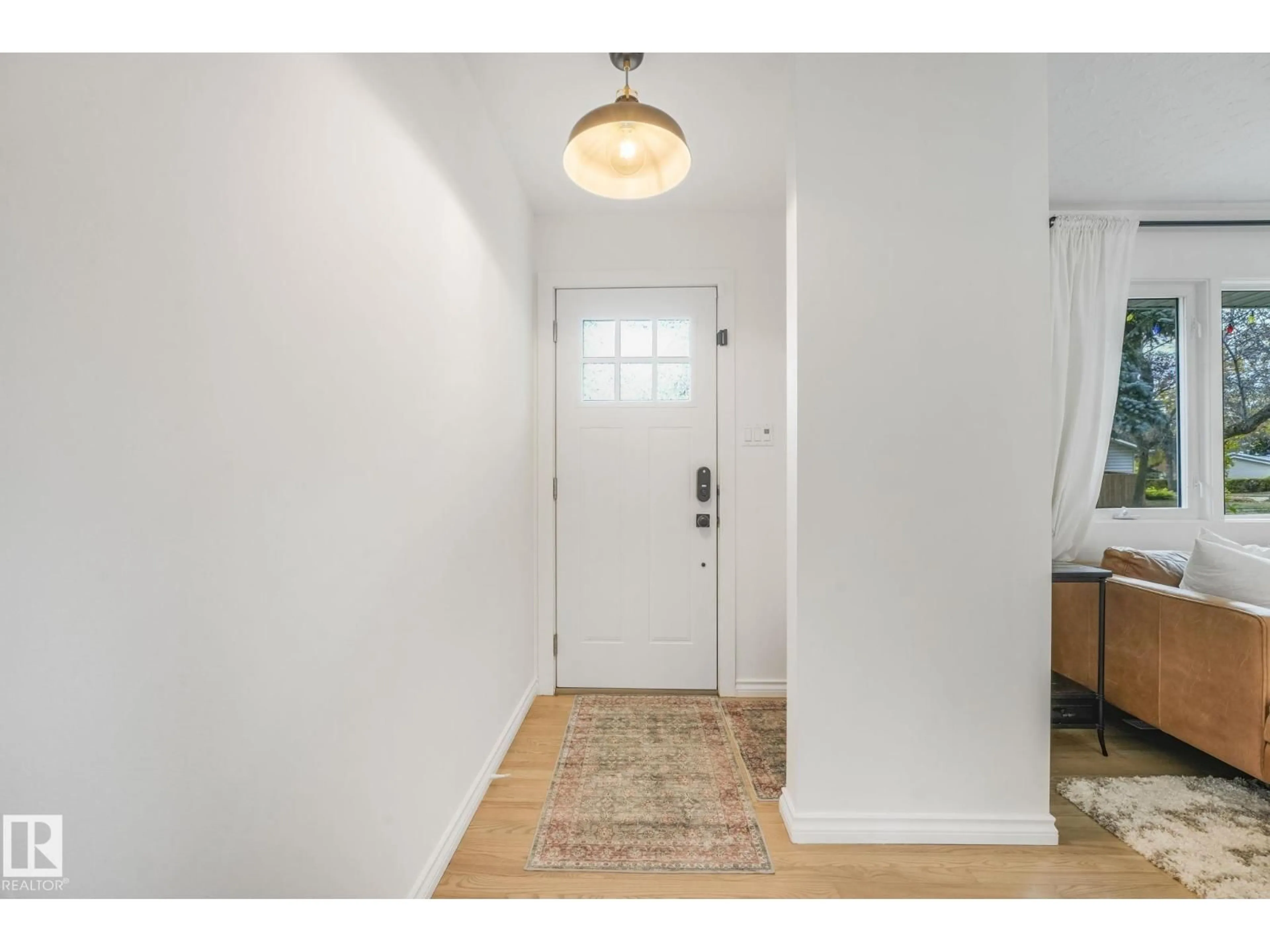 Indoor entryway for 42 SONORA DR, St. Albert Alberta T8N0L5