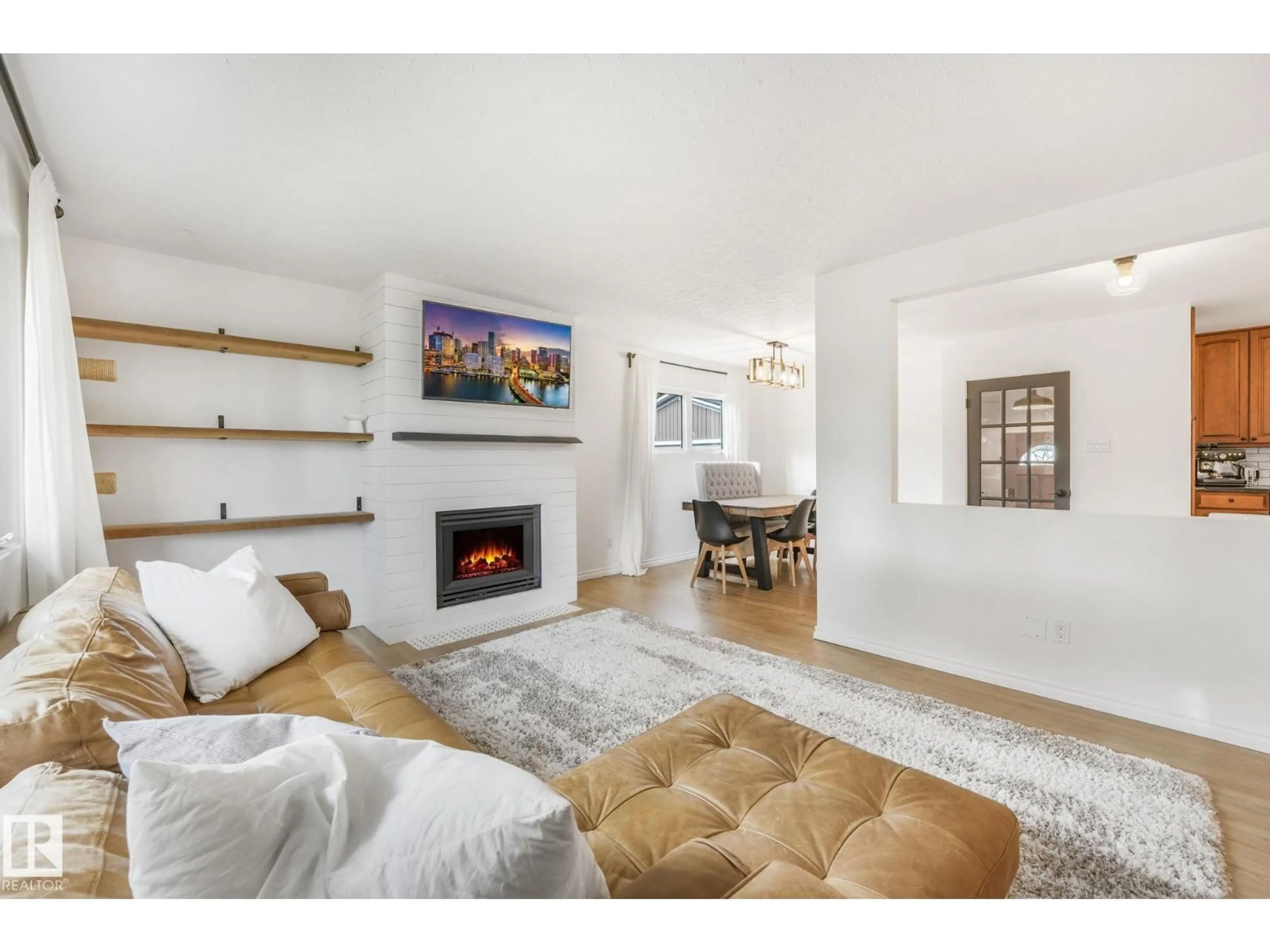 Living room with furniture, unknown for 42 SONORA DR, St. Albert Alberta T8N0L5