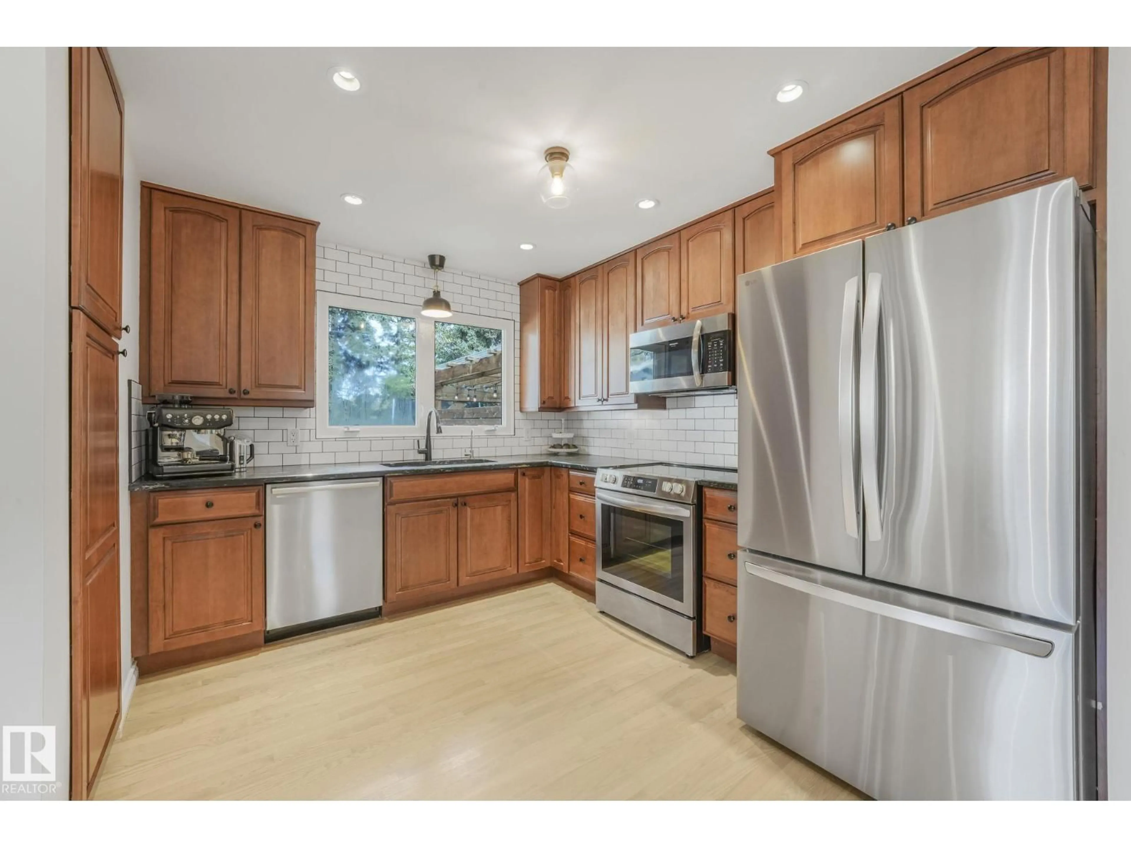 Open concept kitchen, ceramic/tile floor for 42 SONORA DR, St. Albert Alberta T8N0L5