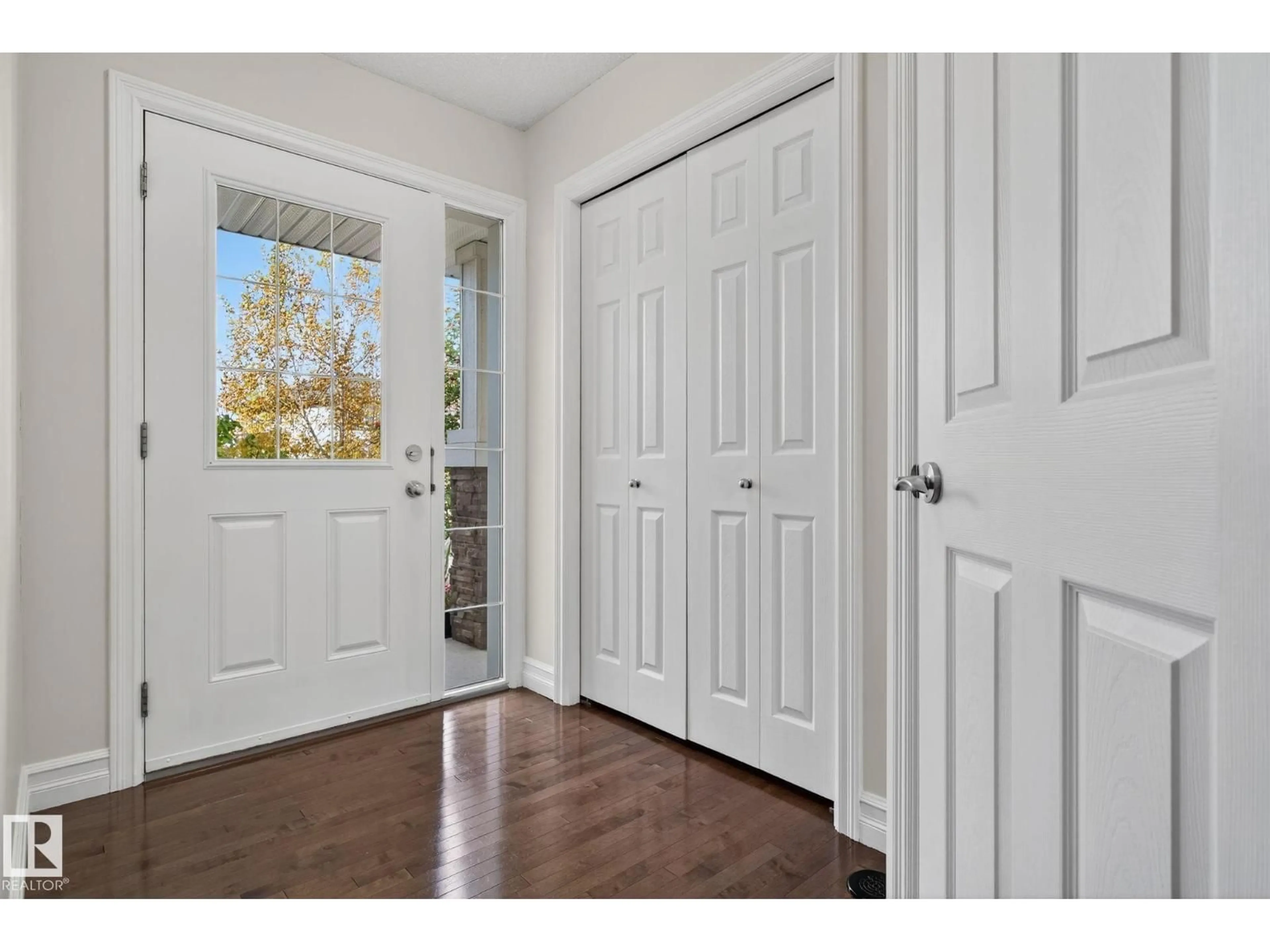 Indoor entryway for SW SW - 6835 CARDINAL LI, Edmonton Alberta T6W1Z1