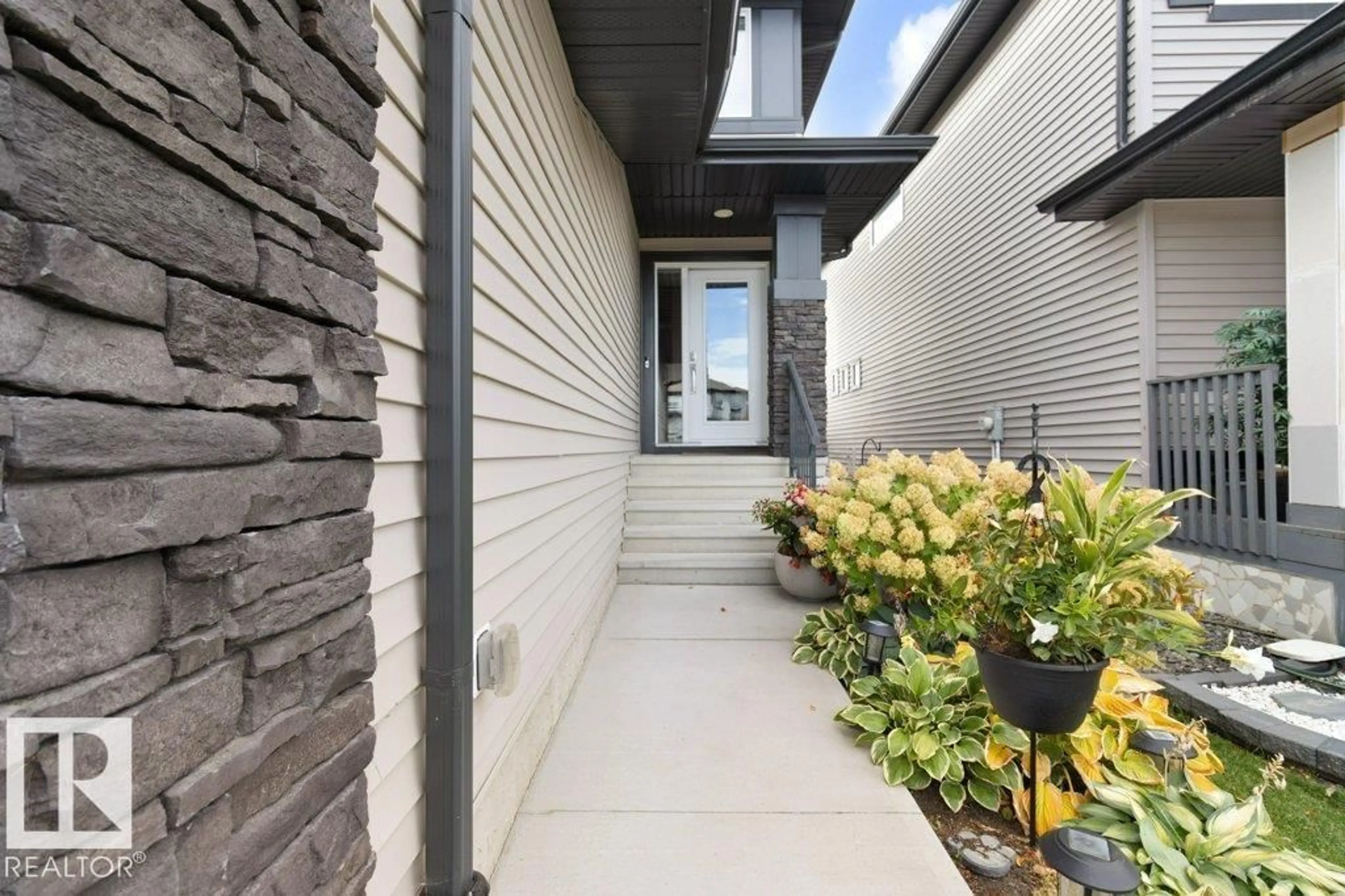 Unknown for NW - 9424 209 ST, Edmonton Alberta T5T7J5