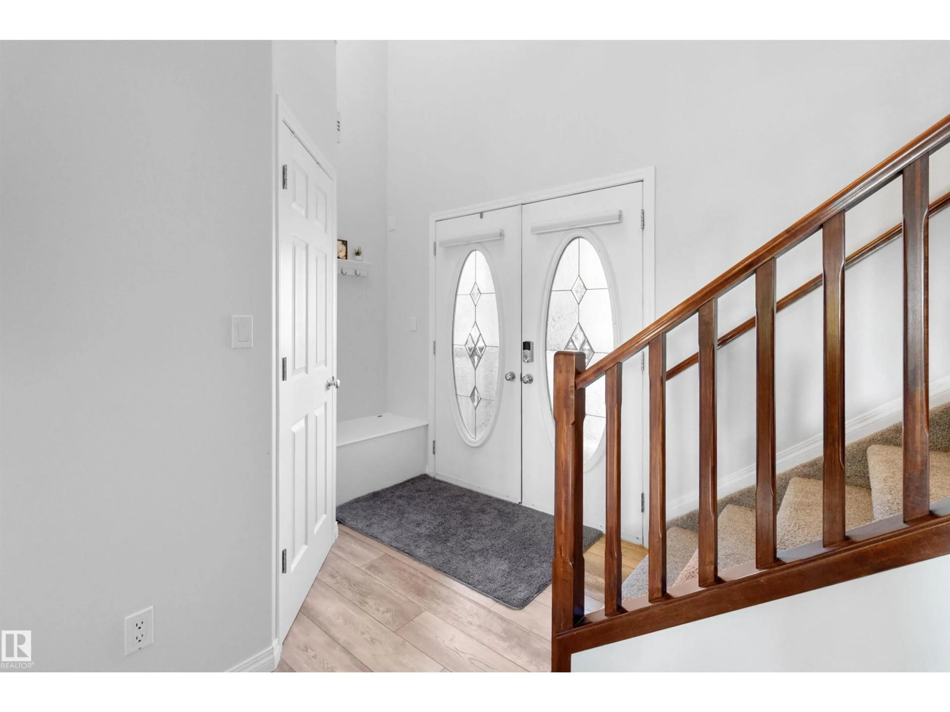 Indoor entryway for 30 BIRCHMONT DR, Leduc Alberta T9E8S5
