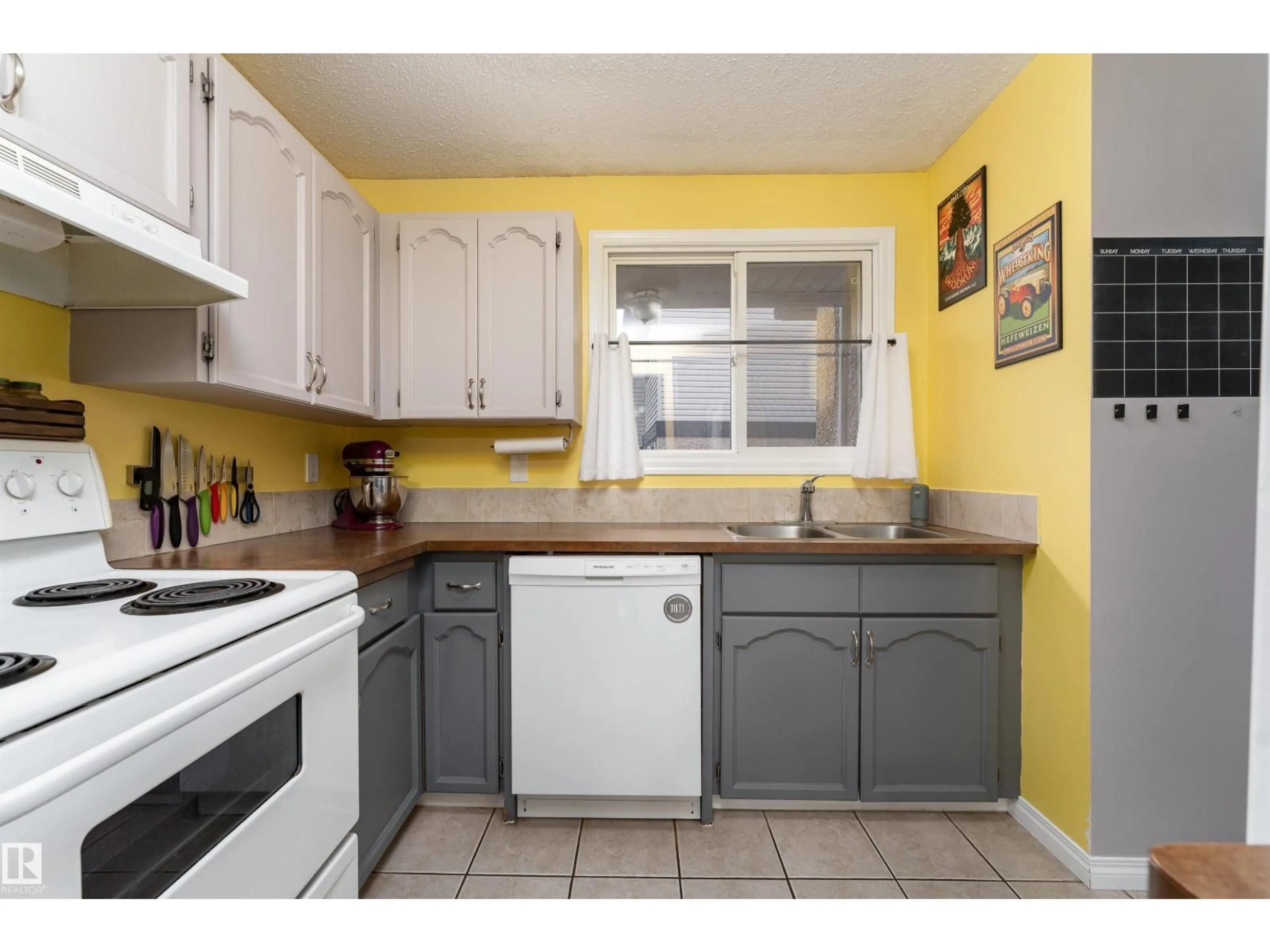 Standard kitchen, unknown for 3231 142 AV, Edmonton Alberta T5Y1H9