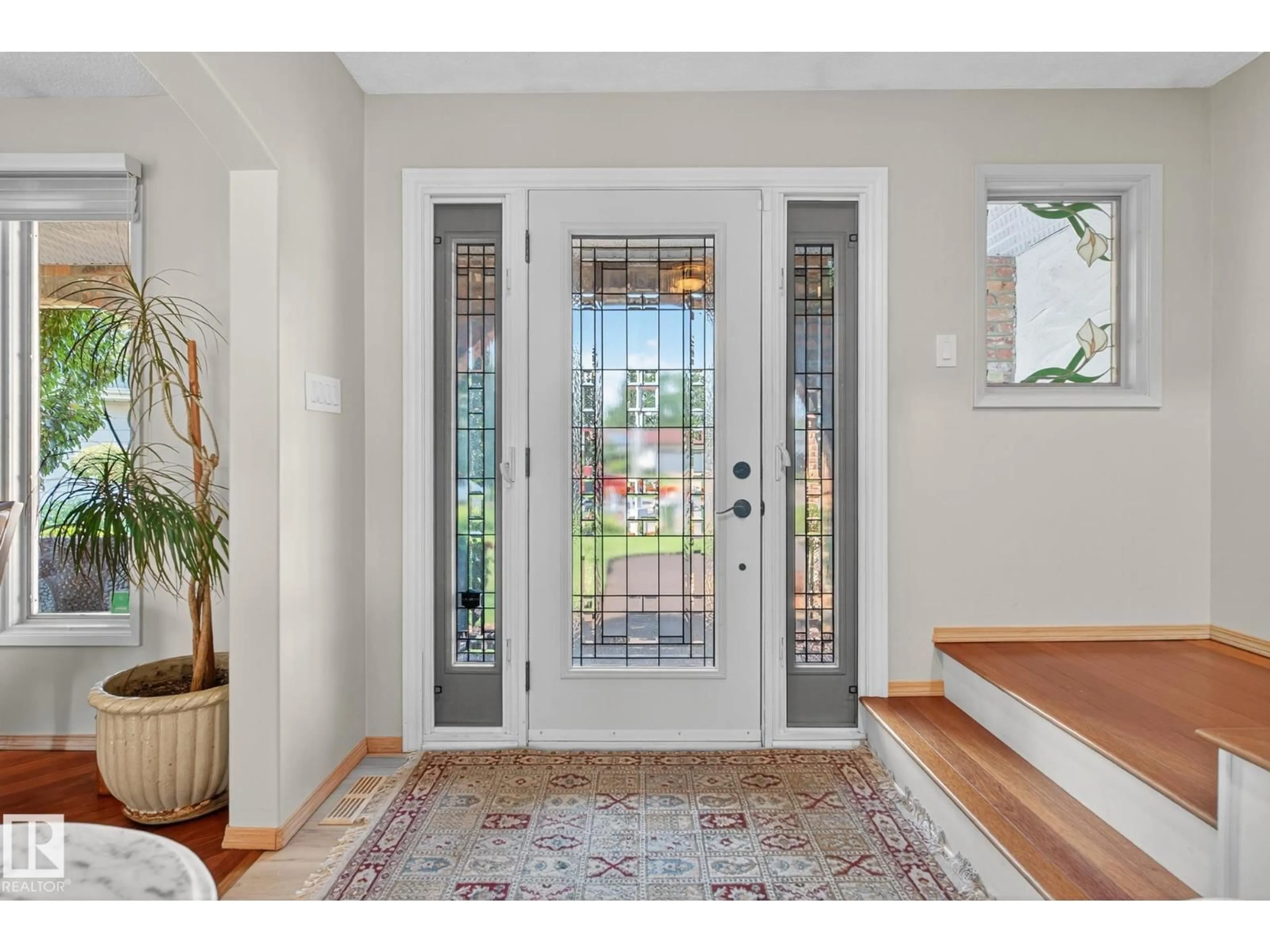 Indoor entryway for 14708 58 AV, Edmonton Alberta T6H4T2