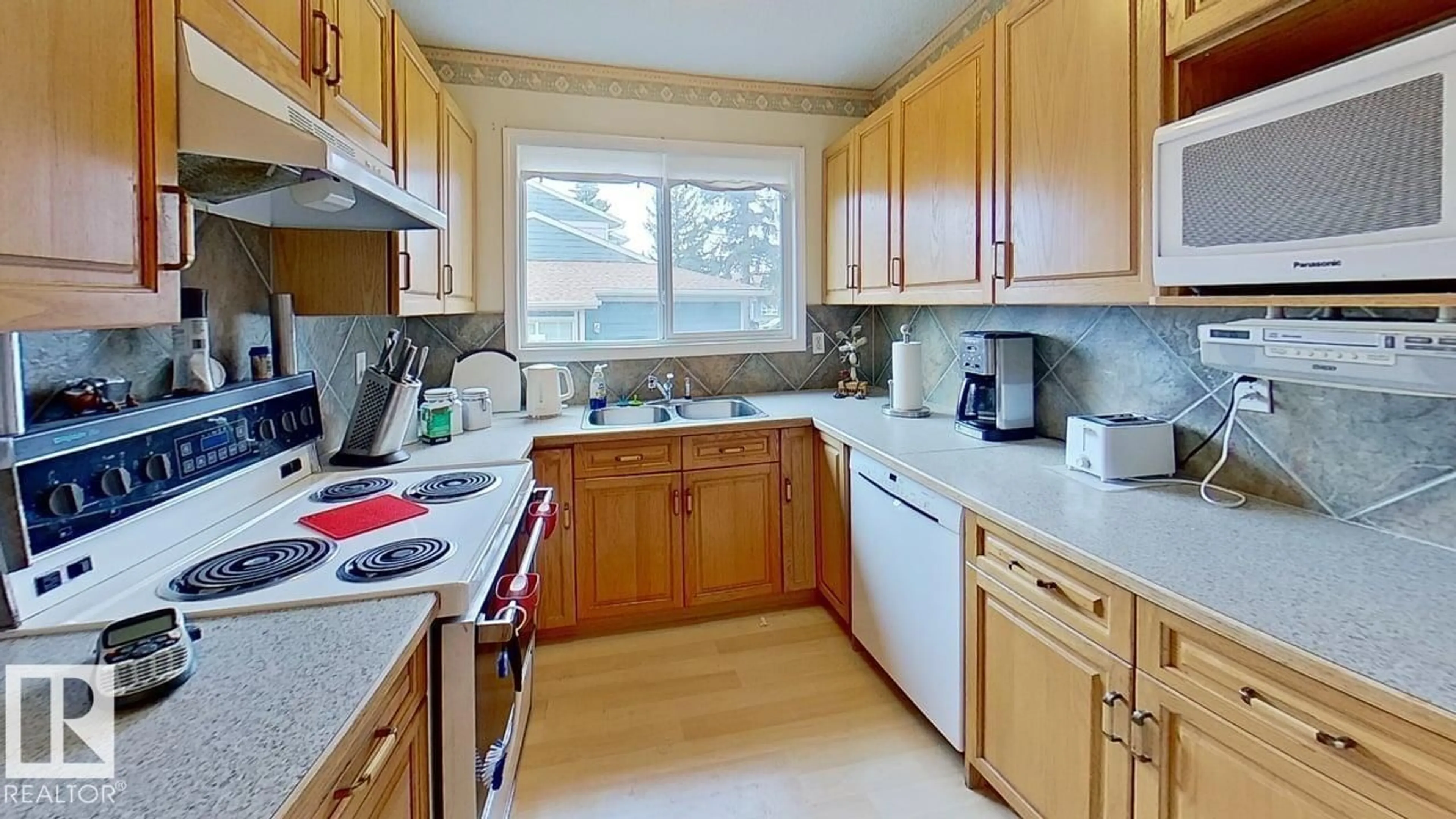 Standard kitchen, unknown for 9925 171 AV, Edmonton Alberta T5X4X2