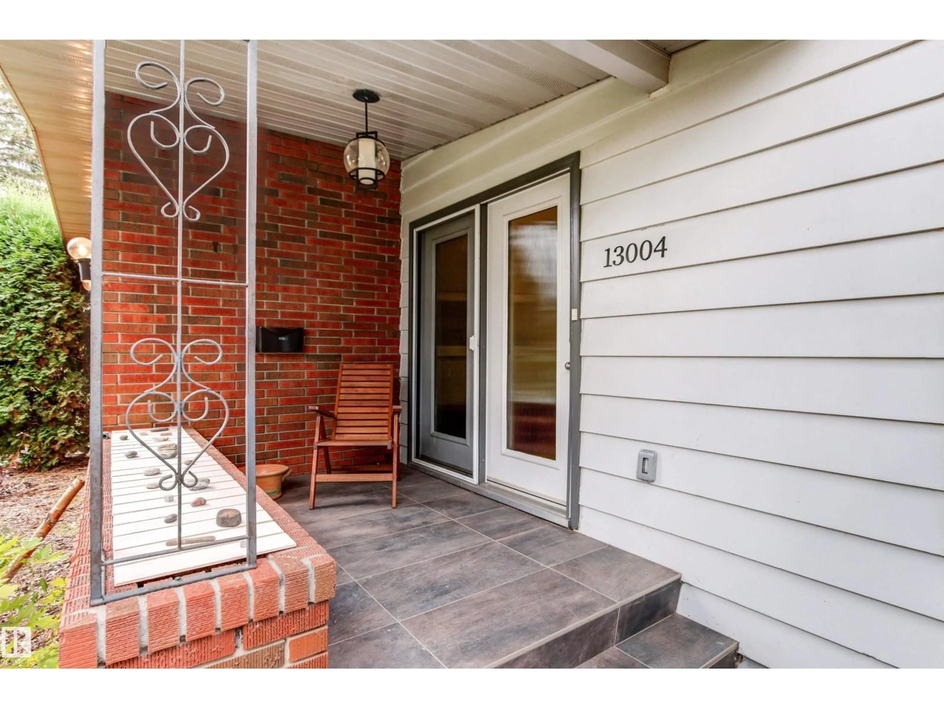 Indoor entryway for NW - 13004 63 AV, Edmonton Alberta T6H1S1