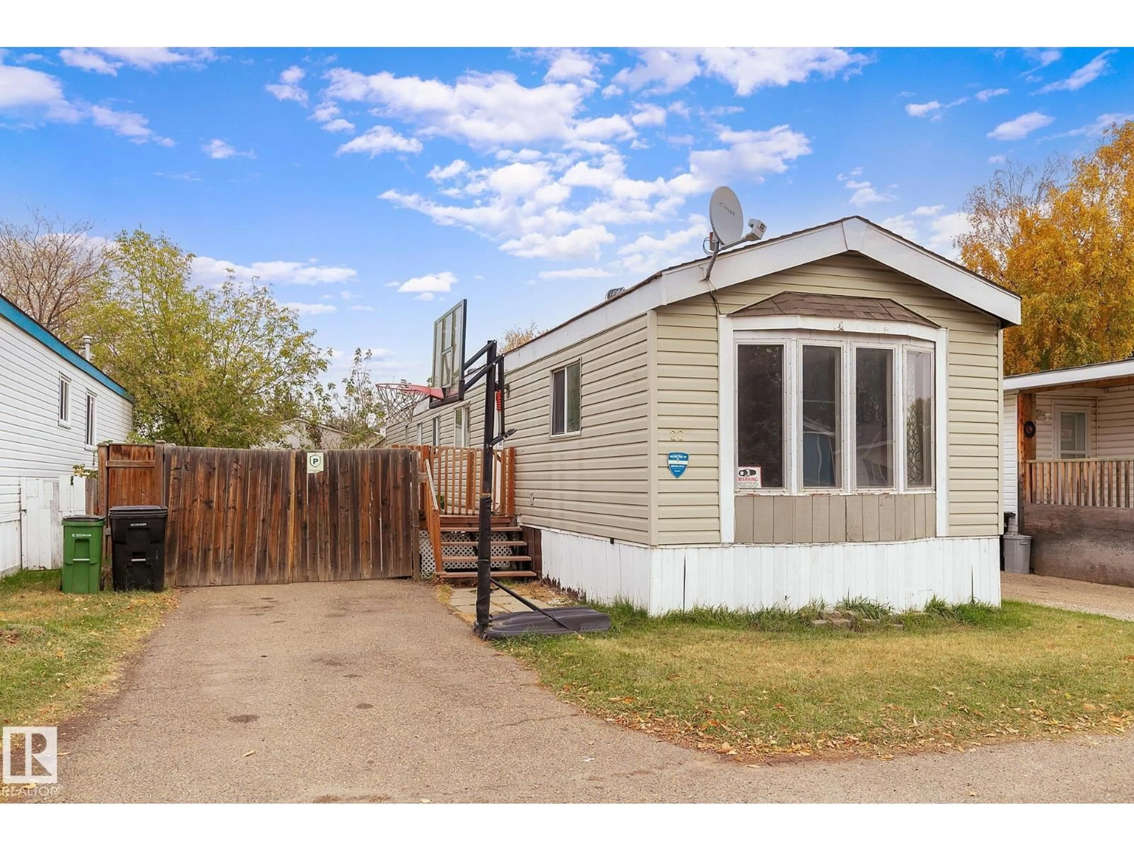 Home with vinyl exterior material, street for 22 WEST VIEW BV, Edmonton Alberta T5S1T5