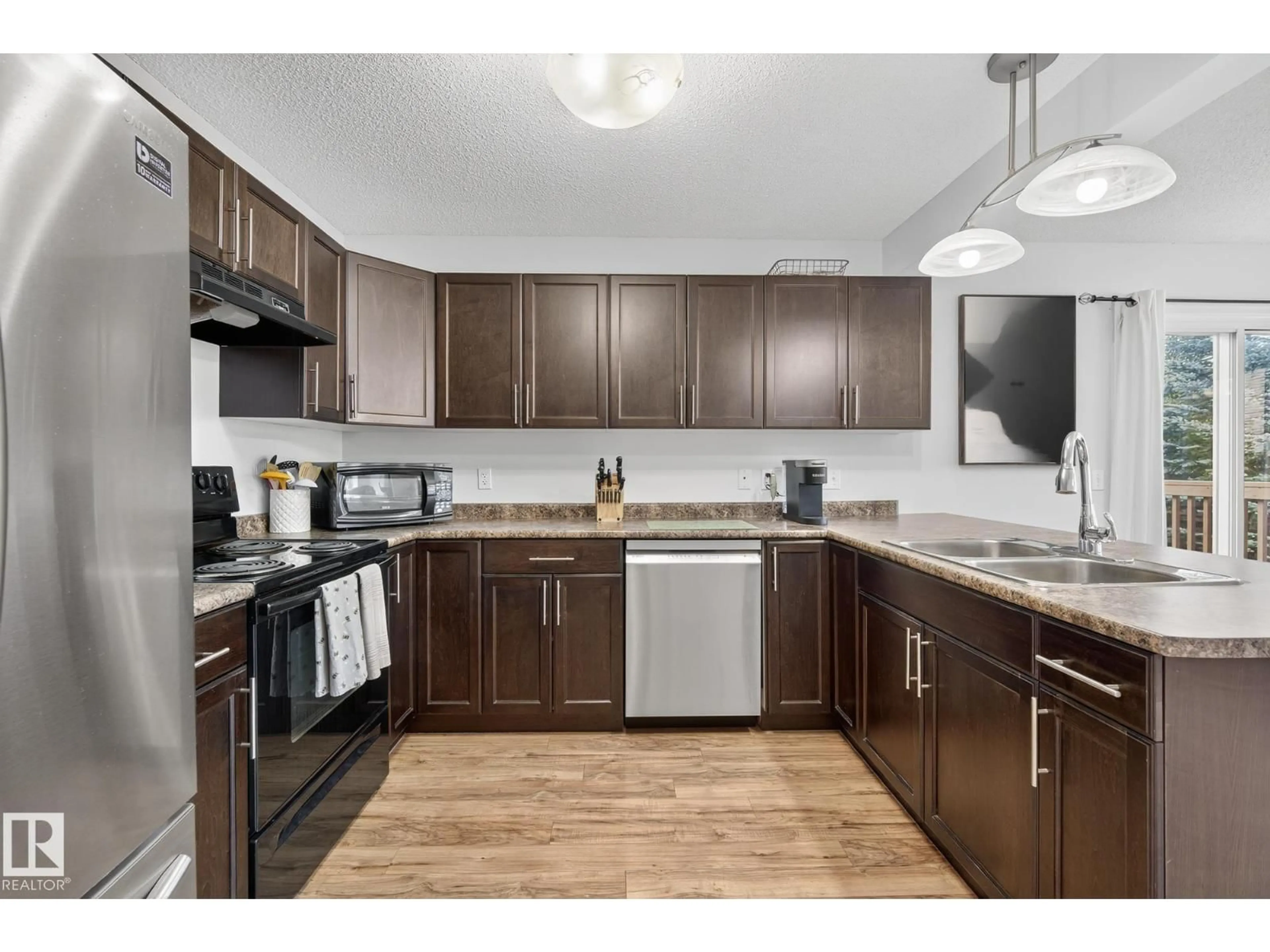 Standard kitchen, unknown for 2005 70 ST, Edmonton Alberta T6X0T9