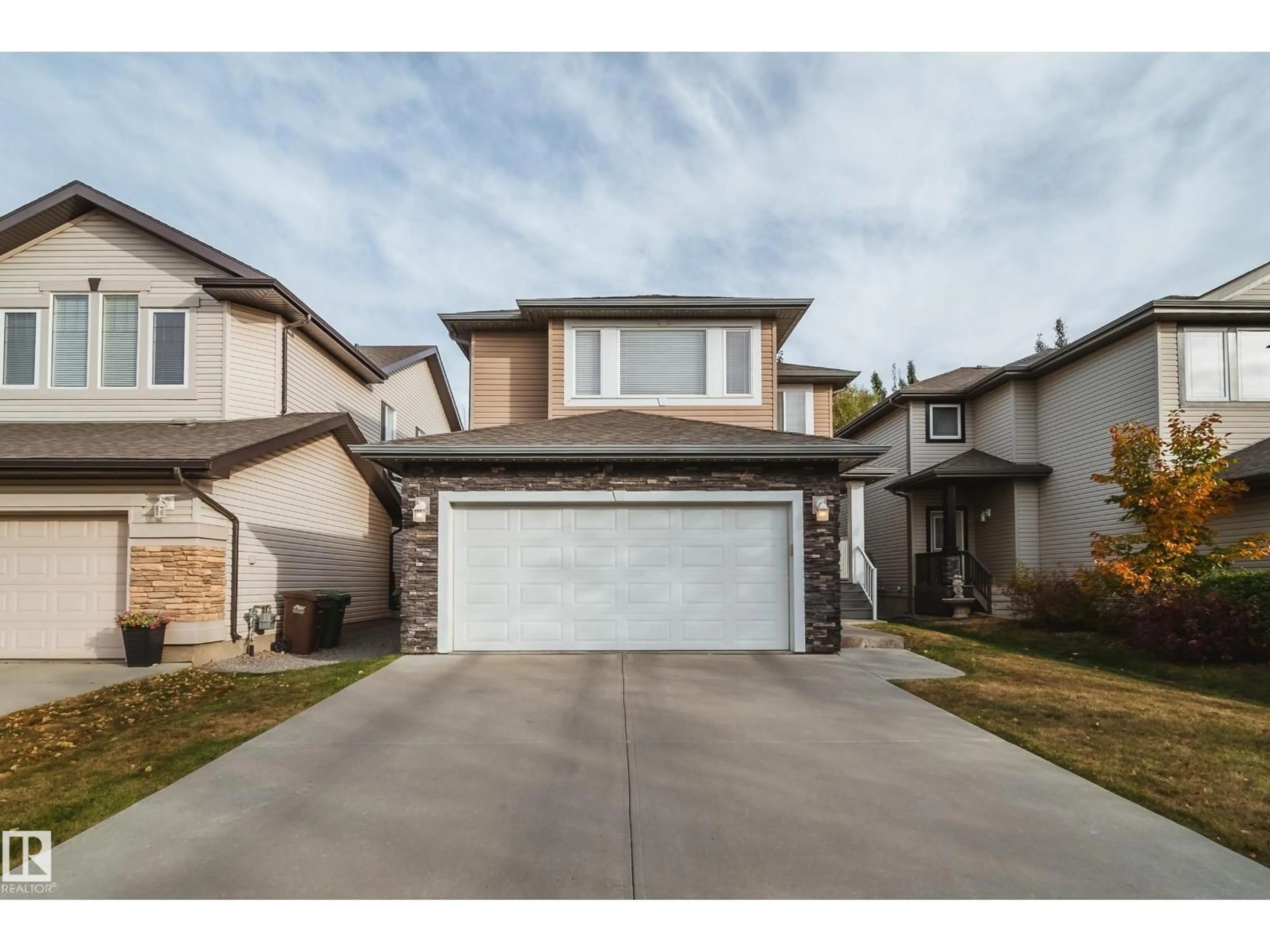 Home with vinyl exterior material, street for 15 NORWOOD CL, St. Albert Alberta T8N7M1