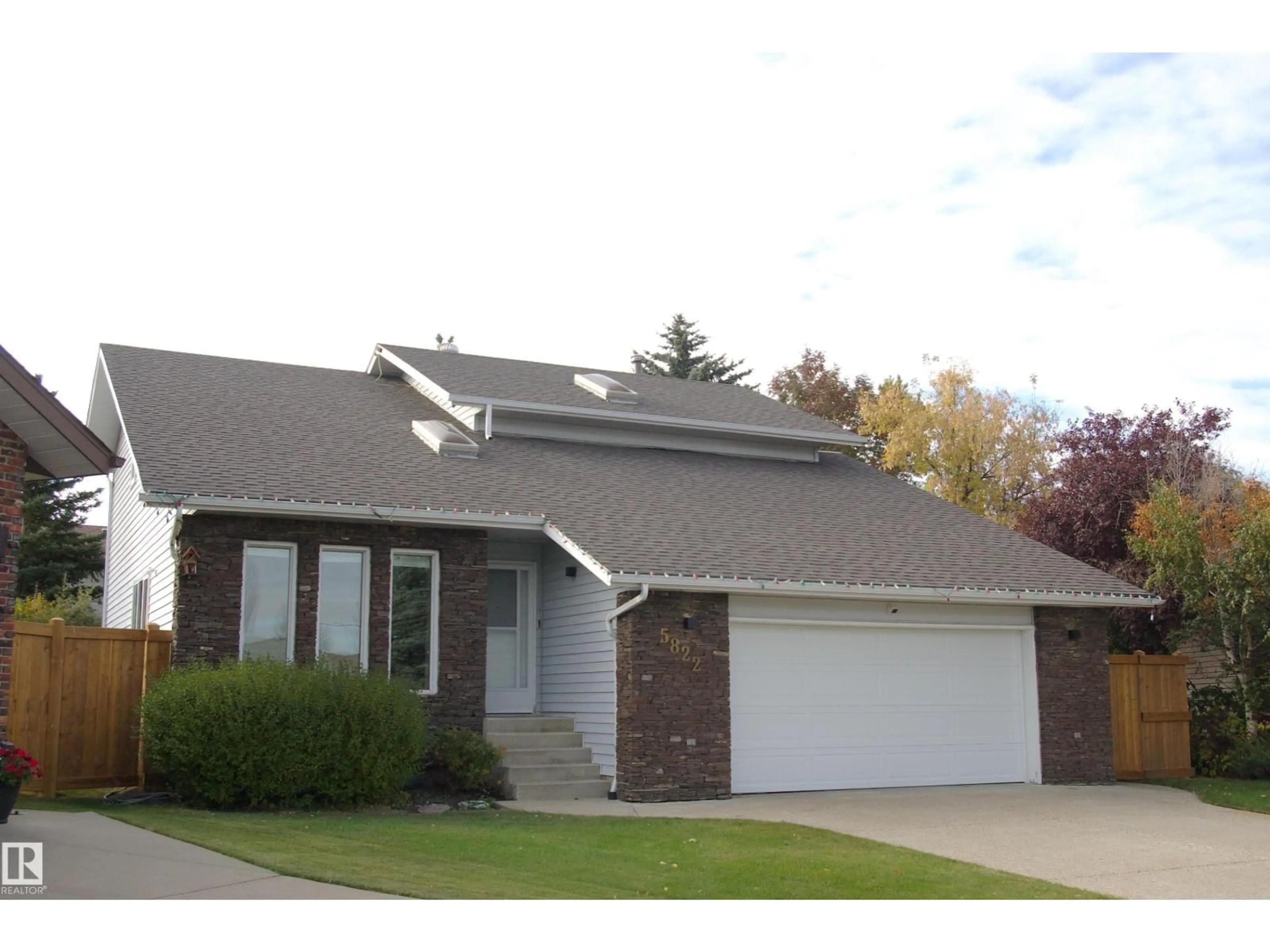 Home with vinyl exterior material, street for 5822 181 ST, Edmonton Alberta T6M1V6