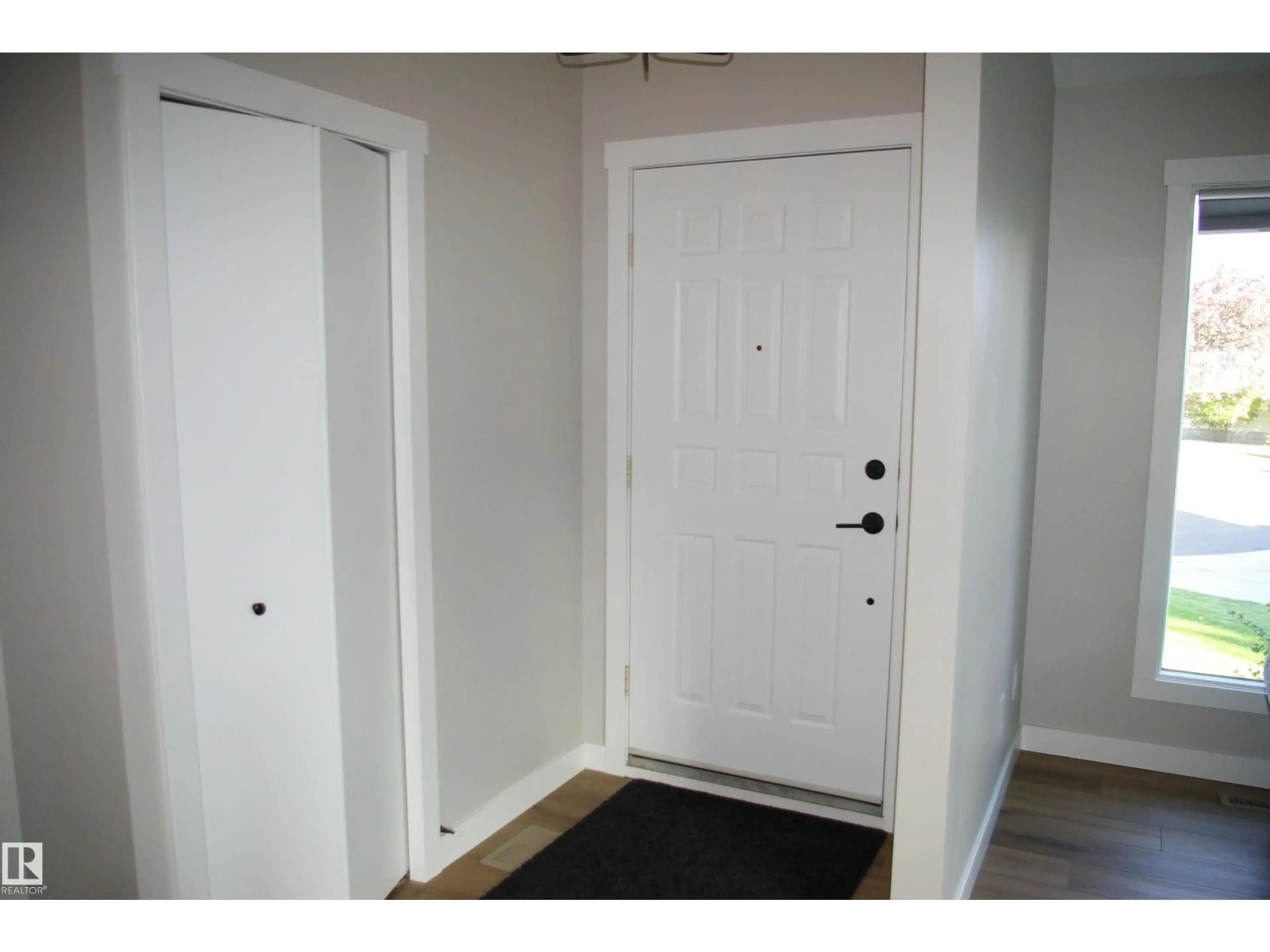 Indoor entryway for 5822 181 ST, Edmonton Alberta T6M1V6