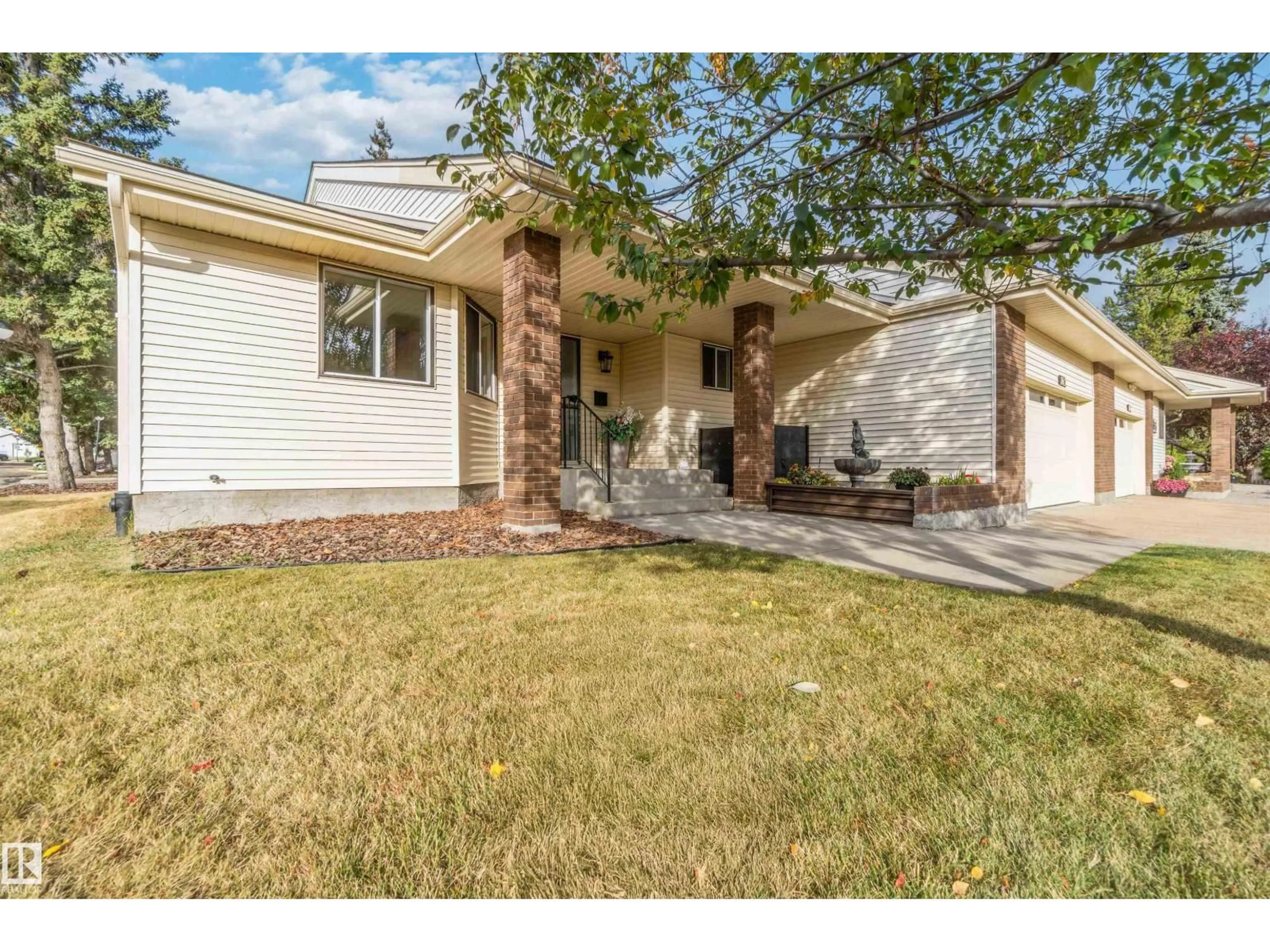 Unknown for 163 OEMING RD, Edmonton Alberta T6R1M6