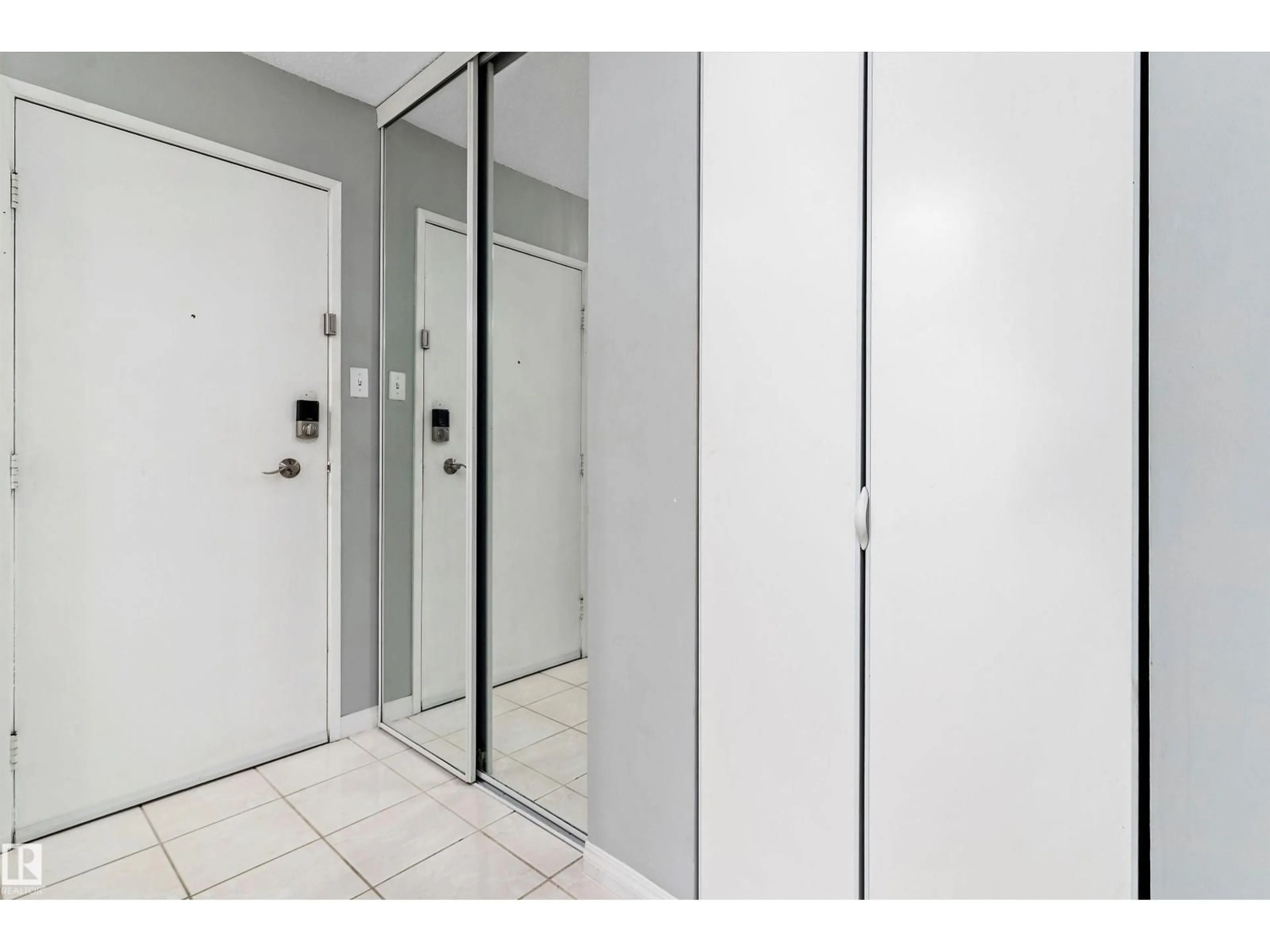 Unknown for 9725 - 1207 106 ST, Edmonton Alberta T5K1B5
