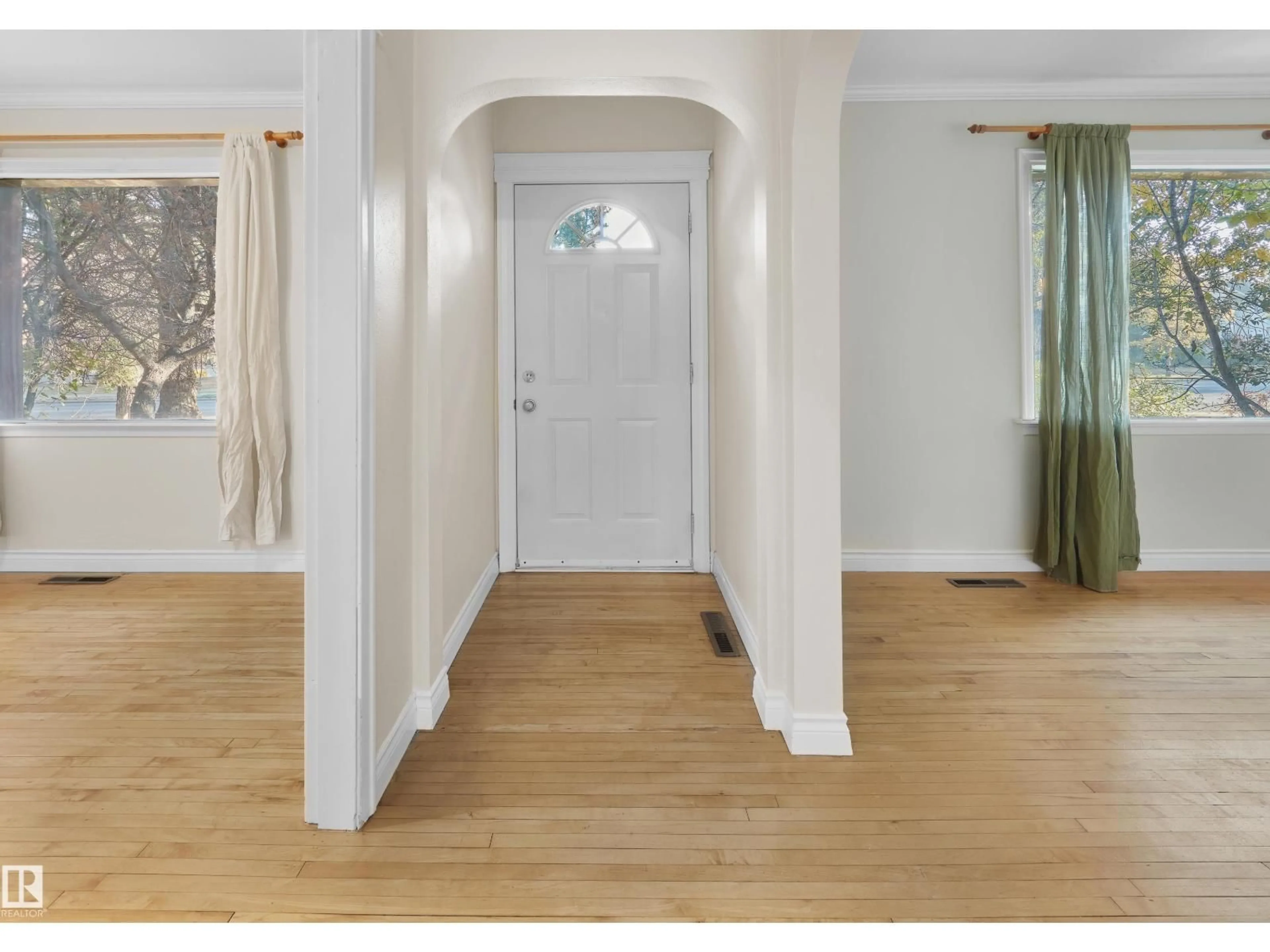 Indoor entryway for 9203 CONNORS RD, Edmonton Alberta T6C4B8