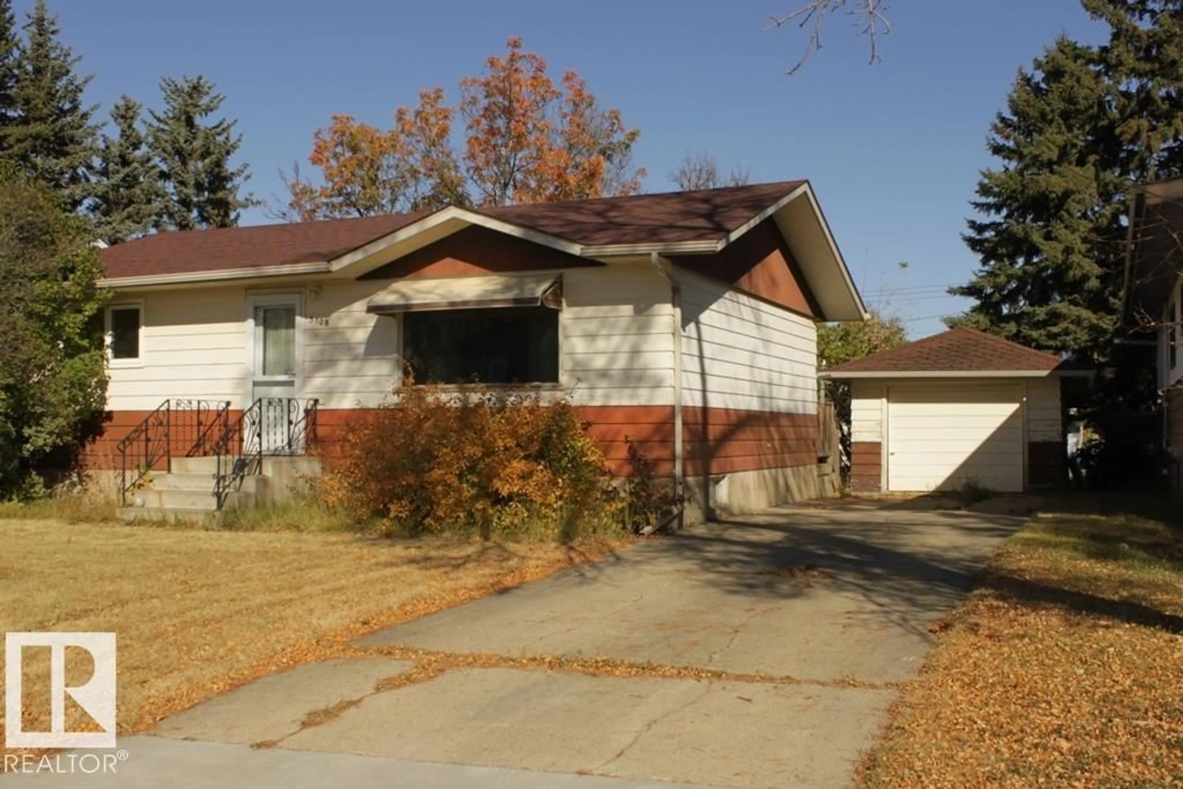 Home with vinyl exterior material, street for 5108 54 AV, Tofield Alberta T0B4J0