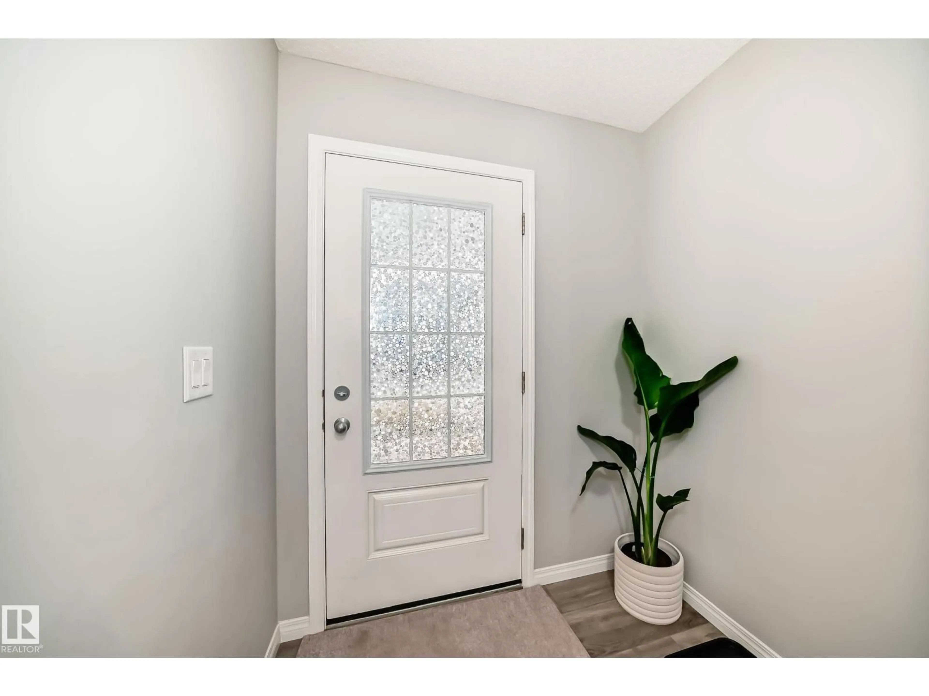 Indoor entryway for 20310 15A AV, Edmonton Alberta T6M1L5