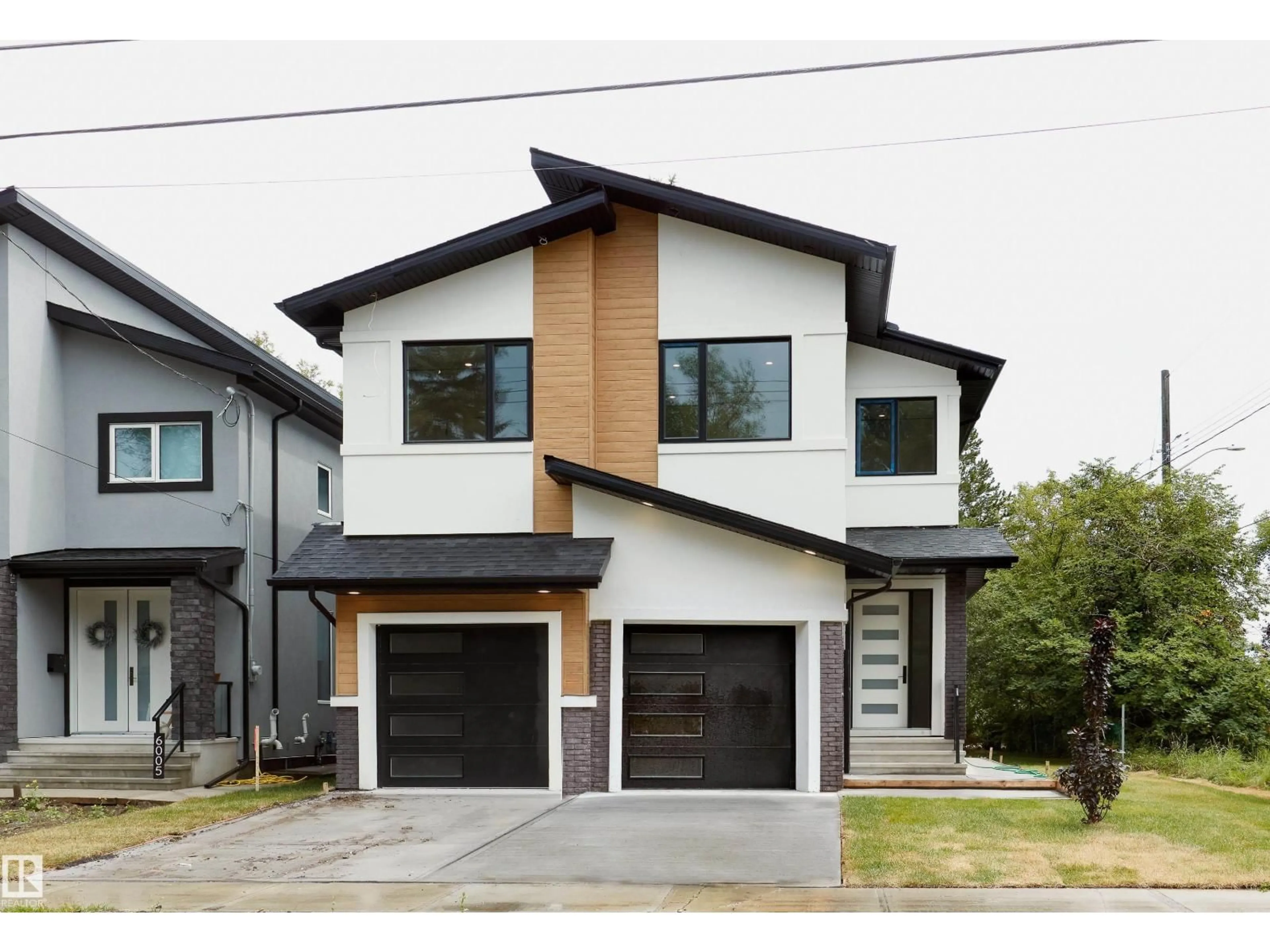 Home with vinyl exterior material, street for 6003 107 ST NW, Edmonton Alberta T6H2X9
