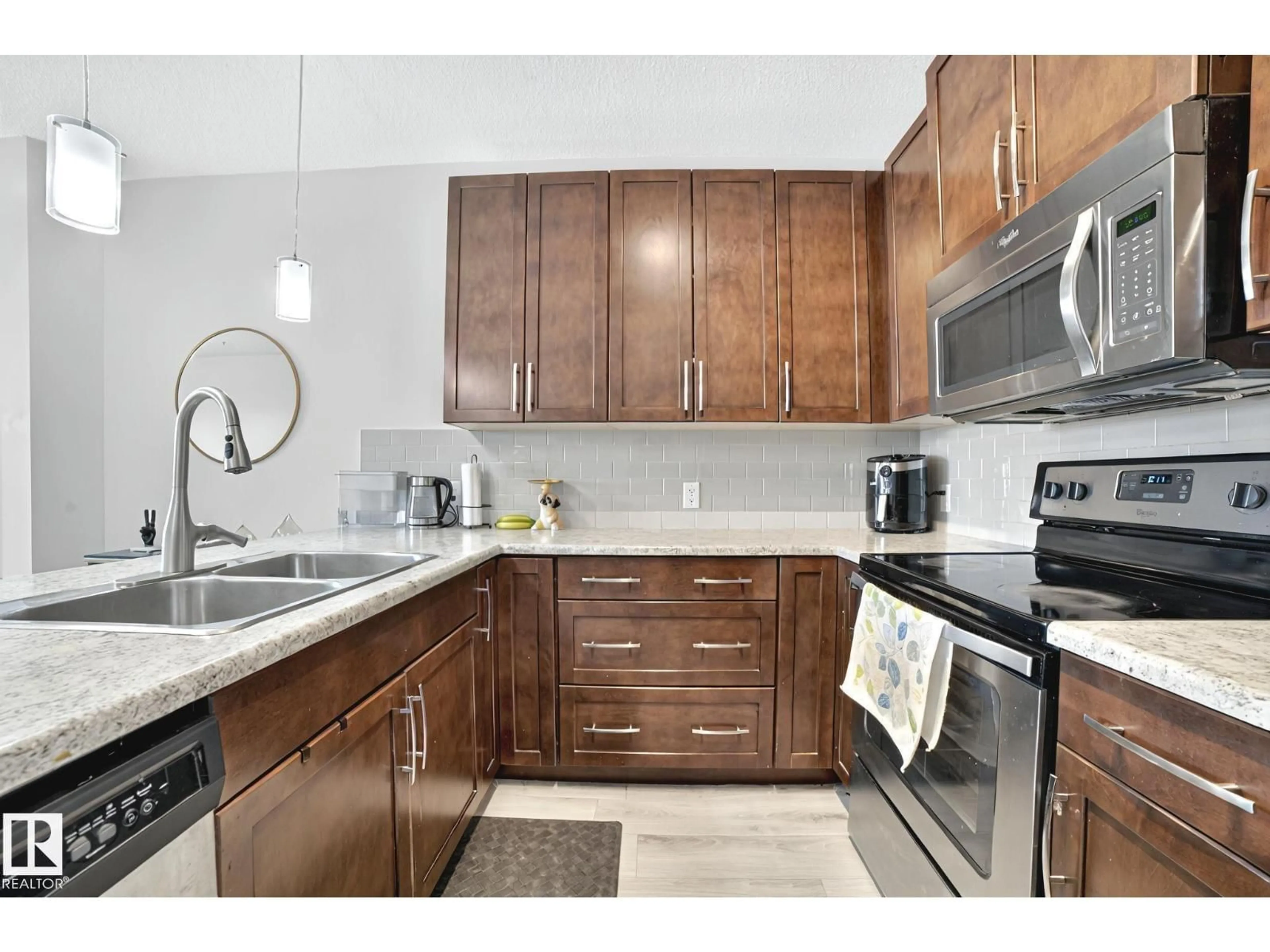 Standard kitchen, ceramic/tile floor for 404 WELSH DR, Edmonton Alberta T6X1Y7