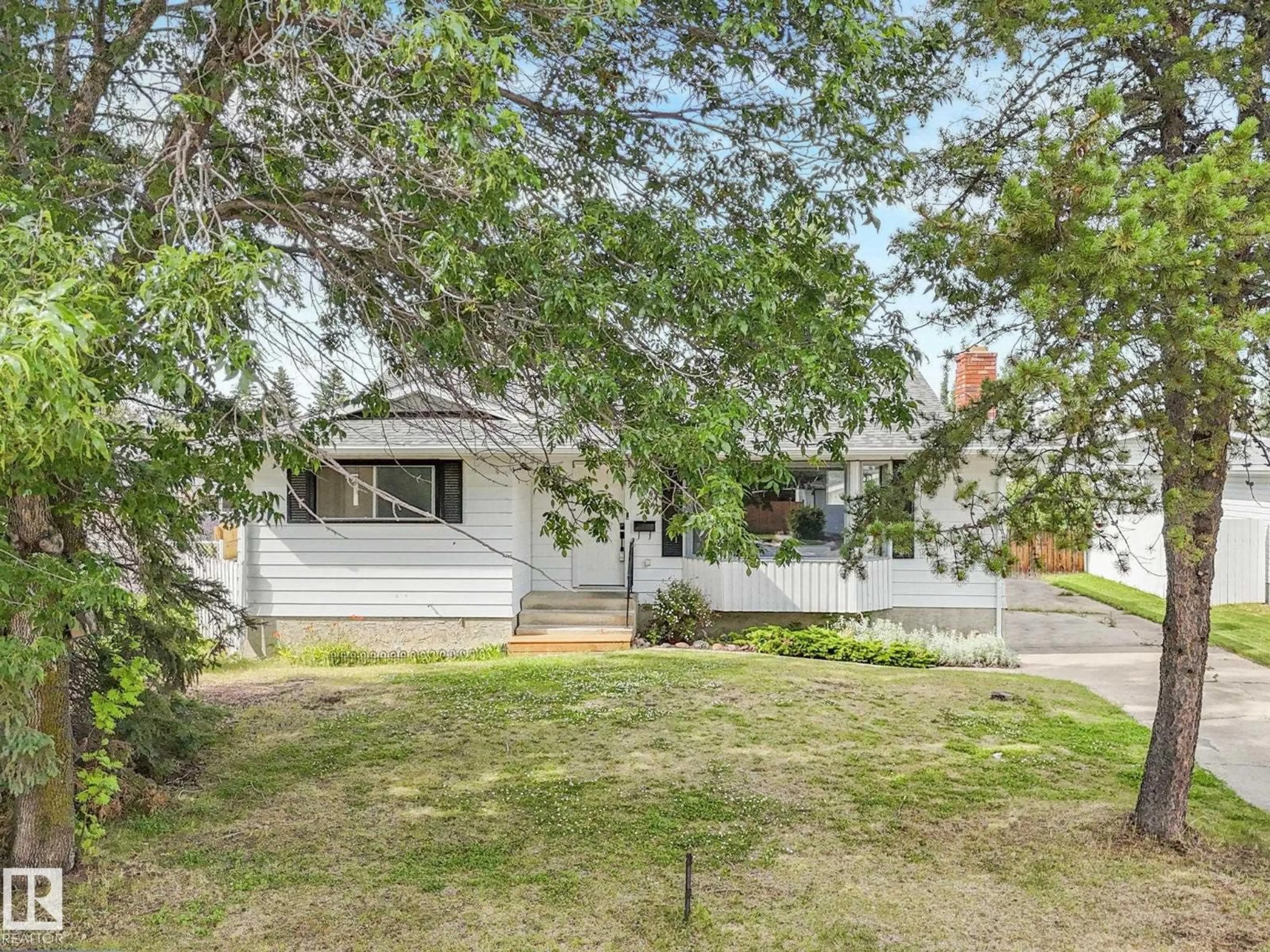 A pic from outside/outdoor area/front of a property/back of a property/a pic from drone, street for 5546 CENTENNIAL DR, Wetaskiwin Alberta T9A2L7