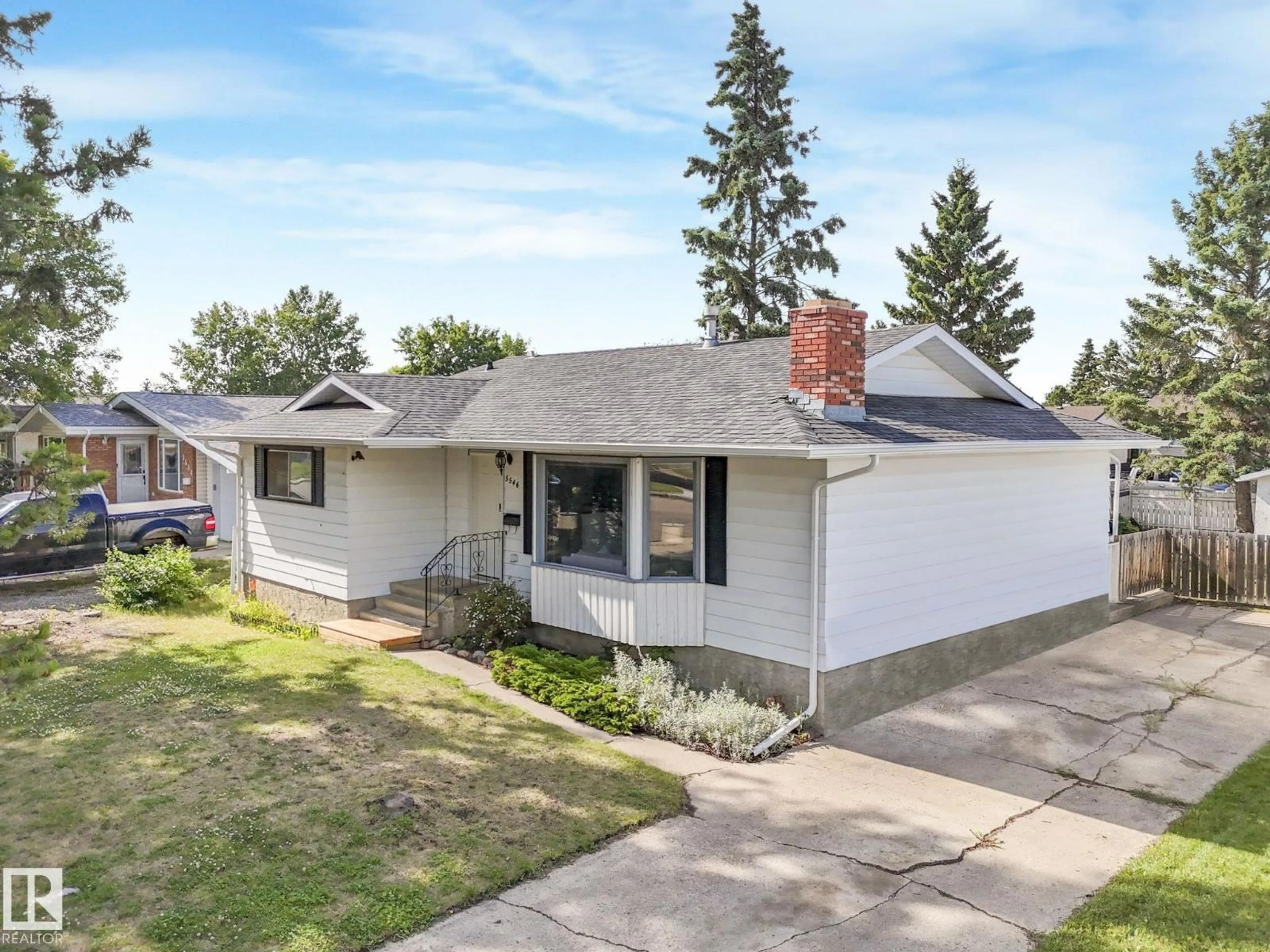 Home with vinyl exterior material, street for 5546 CENTENNIAL DR, Wetaskiwin Alberta T9A2L7