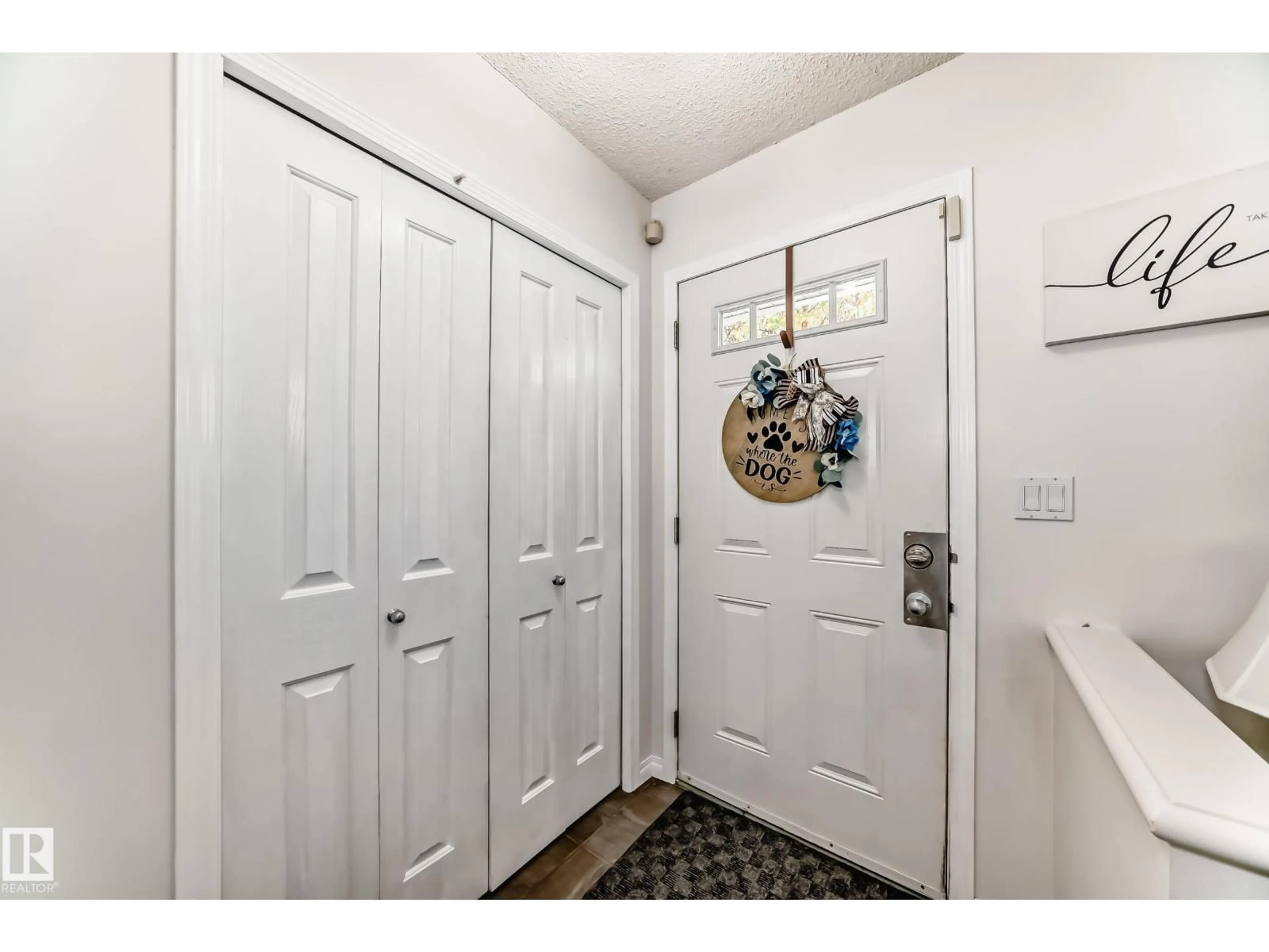 Indoor entryway for 186 - 1804 70 ST, Edmonton Alberta T6X0H4