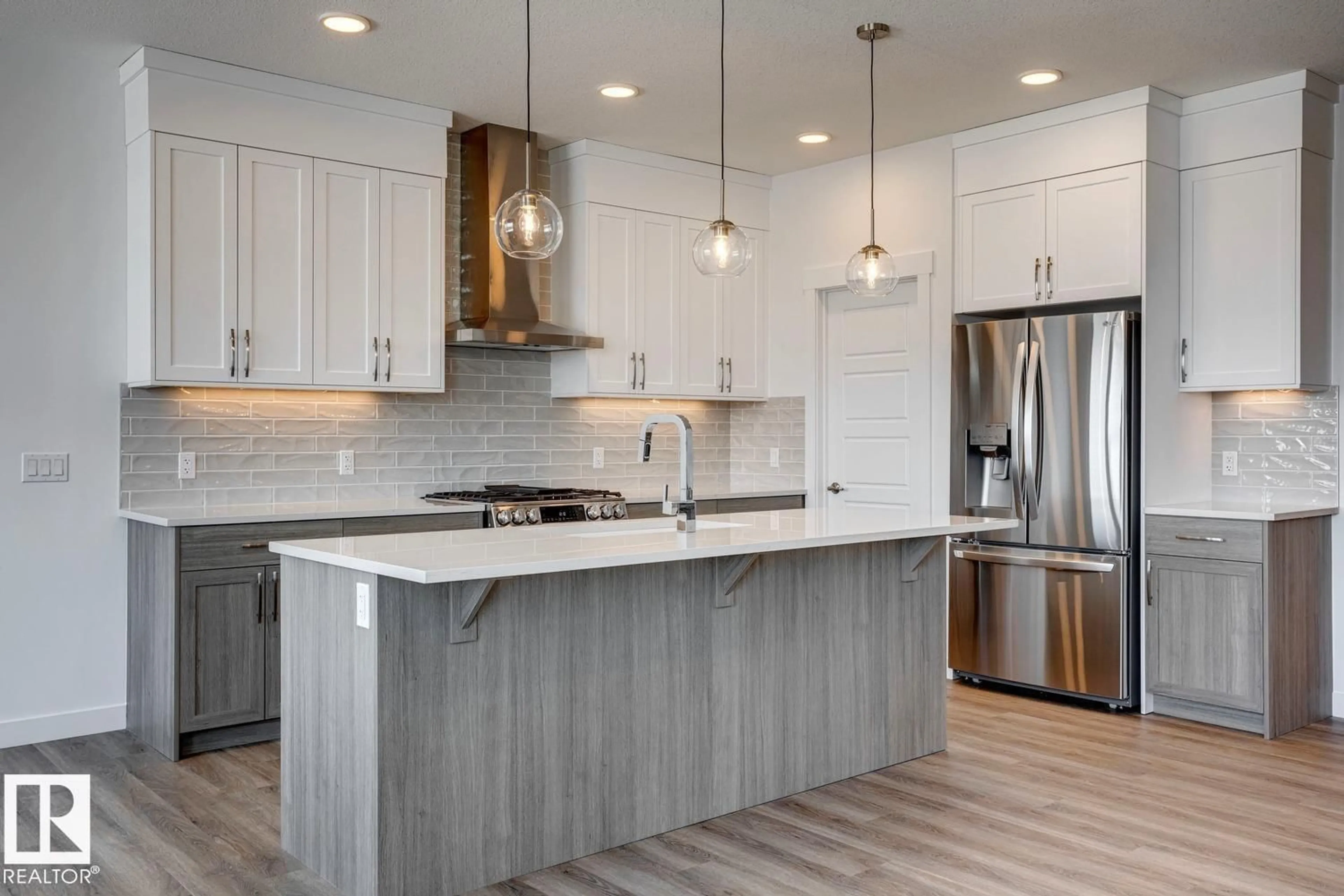 Contemporary kitchen, unknown for NW - 6268 180 AV, Edmonton Alberta T5Y4A6