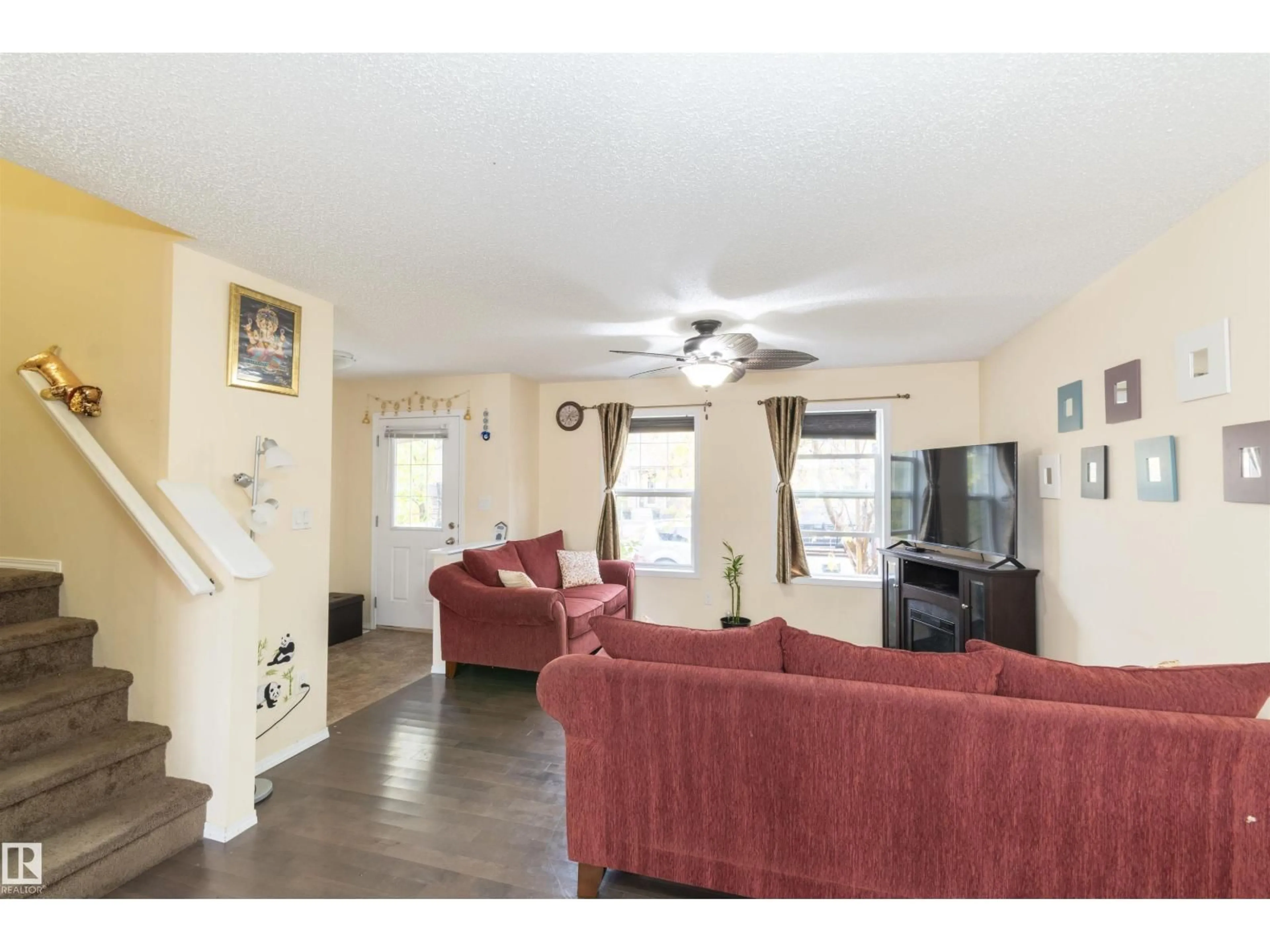 Living room with furniture, unknown for SW - 3019 ARTHURS CR, Edmonton Alberta T6W2H9