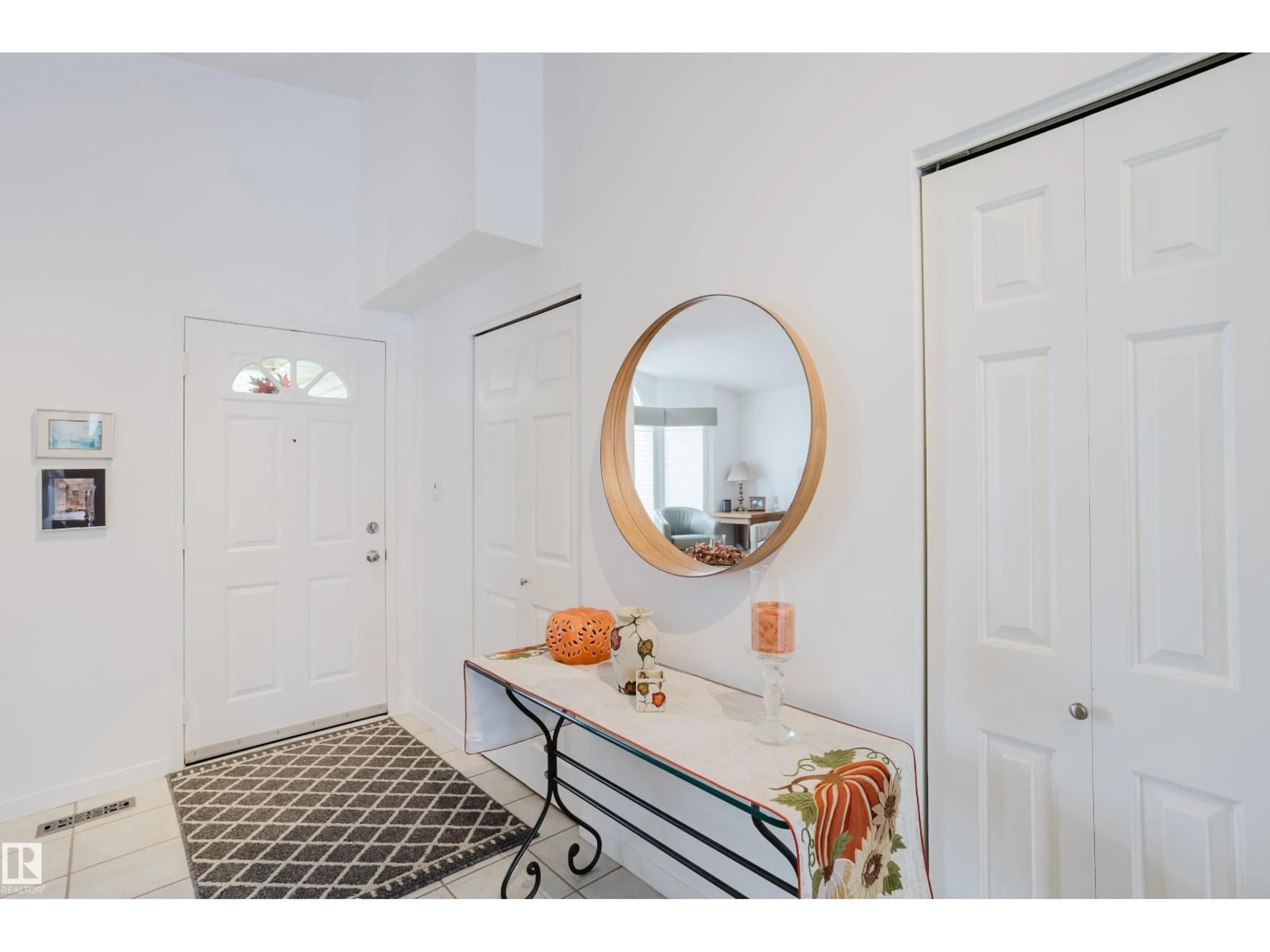 Indoor entryway for 312 BUCHANAN WY, Edmonton Alberta T6R2B4