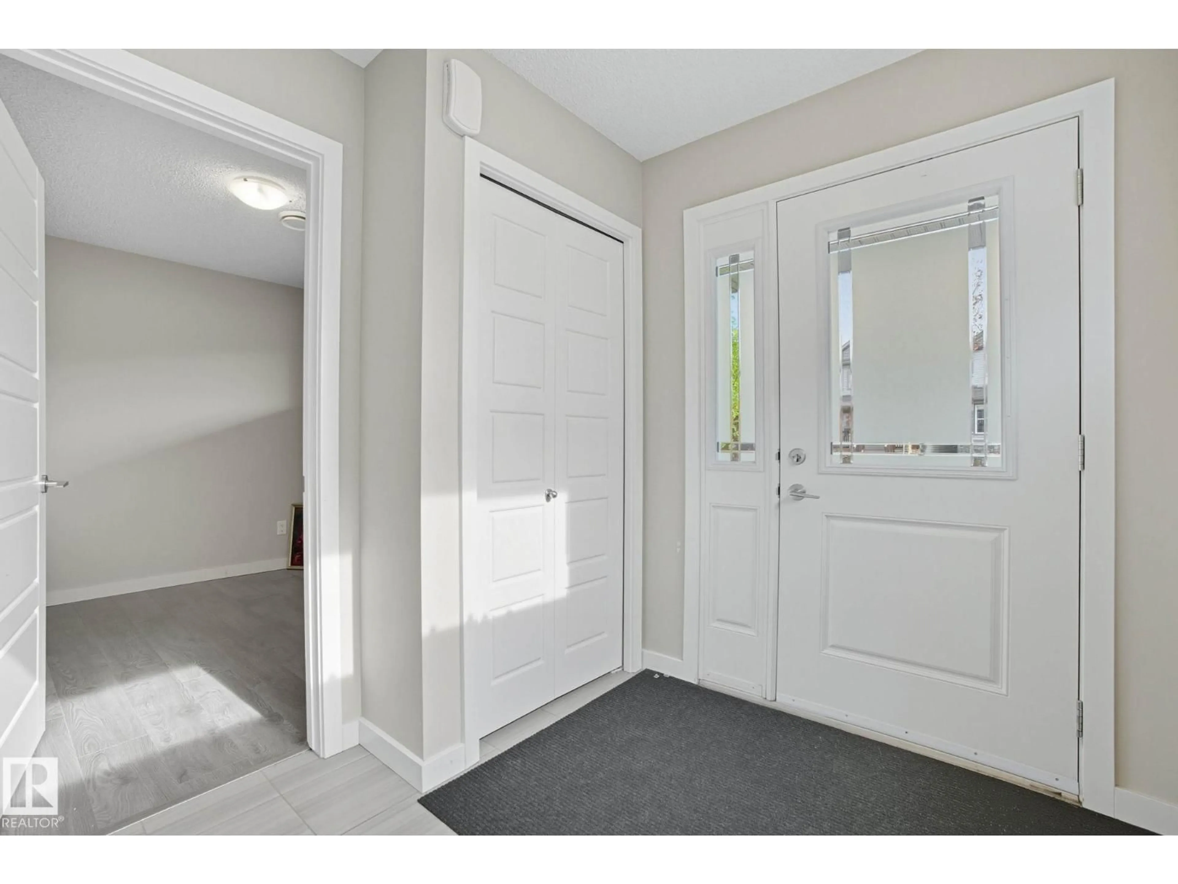 Indoor entryway for NW - 1604 33A ST, Edmonton Alberta T6T0Y1